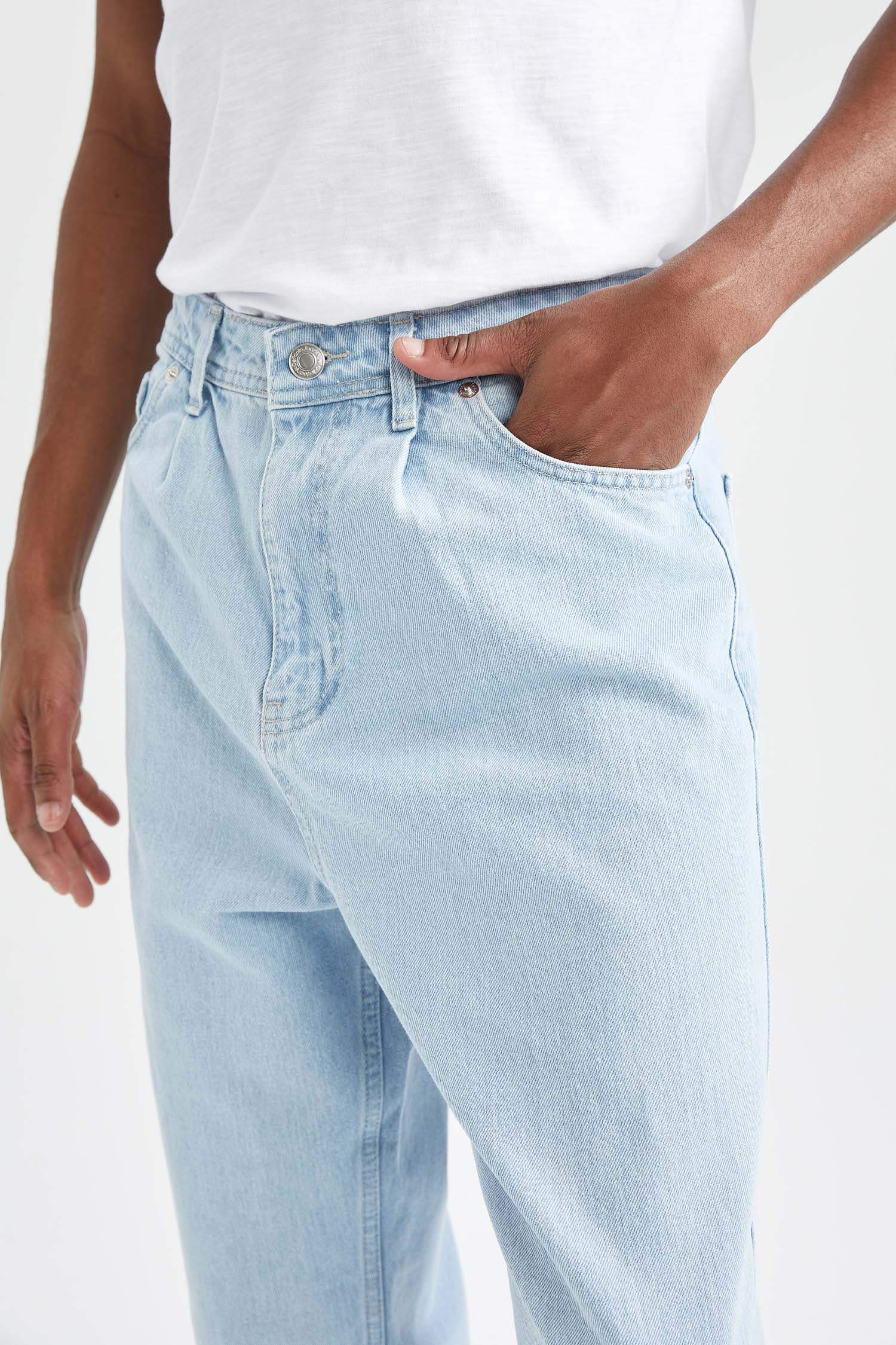 Джинсы-бананы со средней посадкой