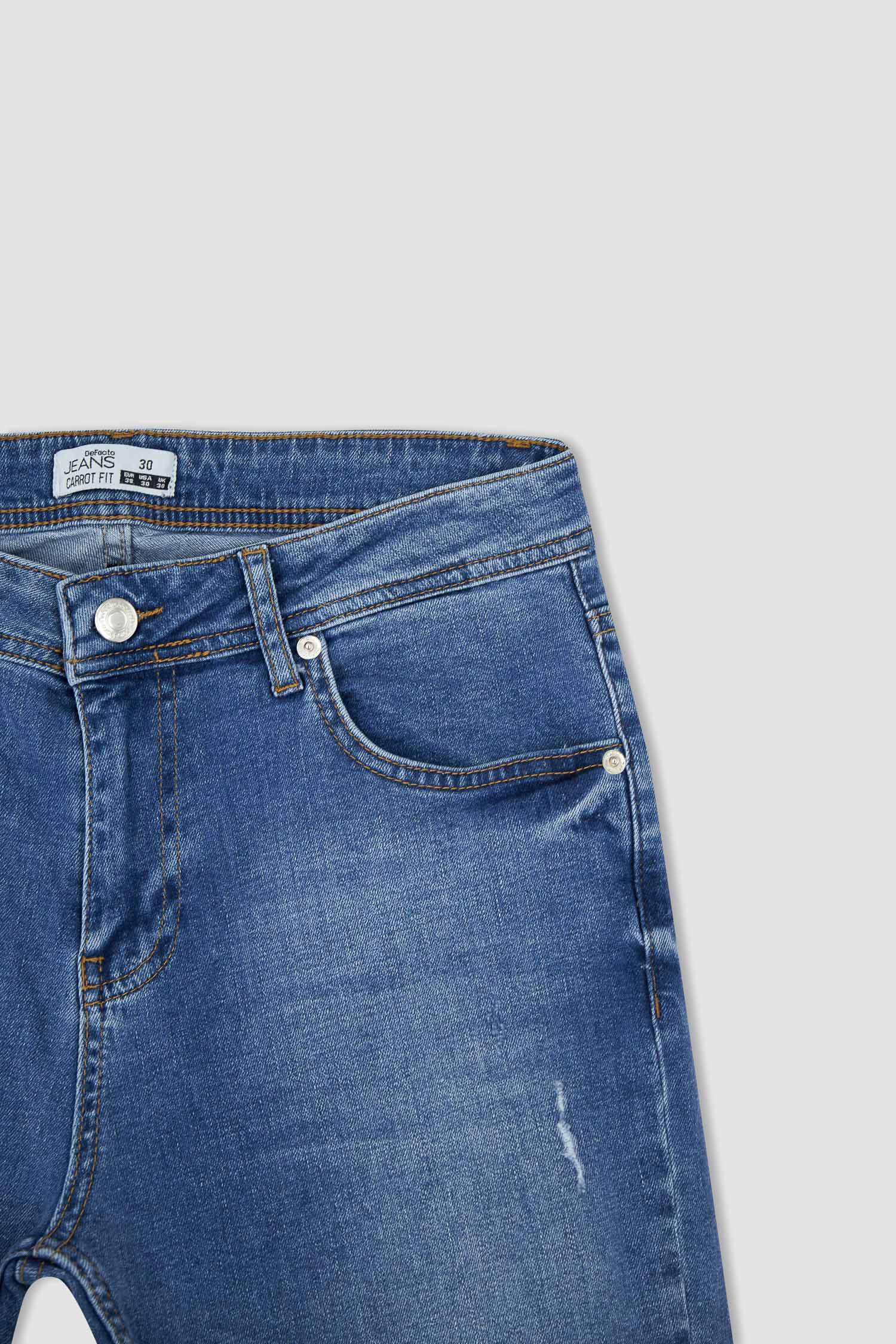 Carrot Fit Havuç Kalıp Yüksel Bel Dar Paça Yırtık Detaylı Jean Pantolon