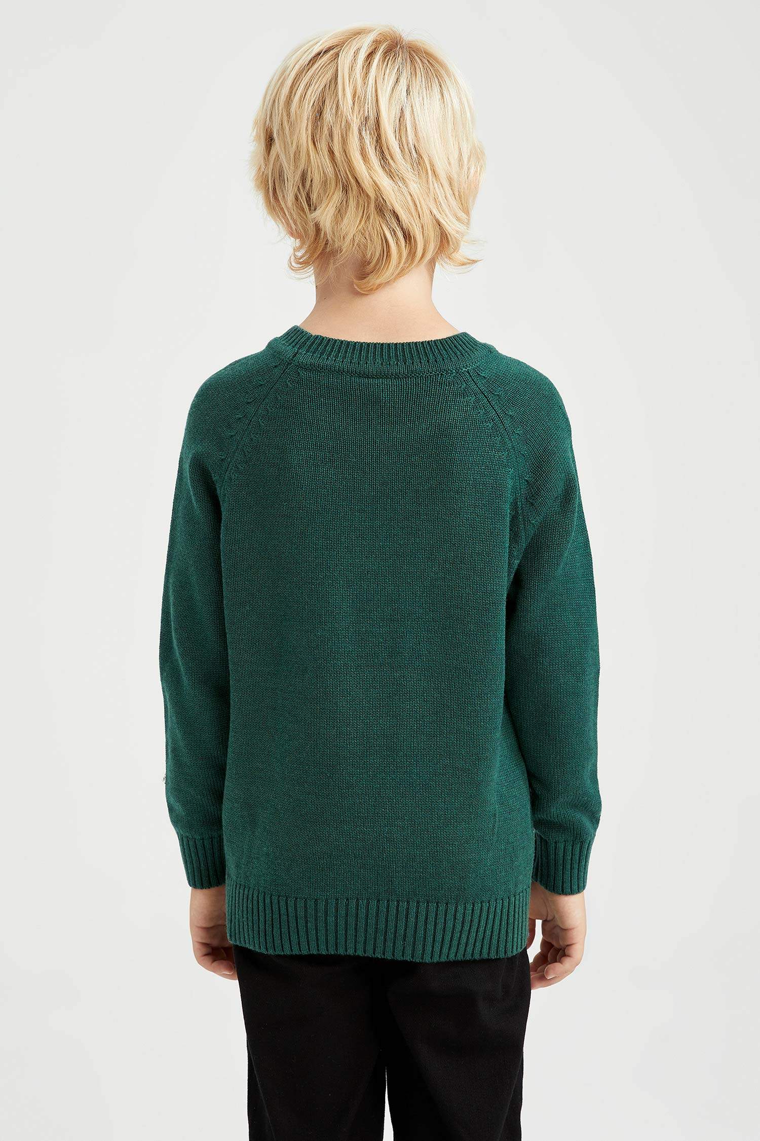 Пуловер стандартного кроя с круглым вырезом для мальчиков