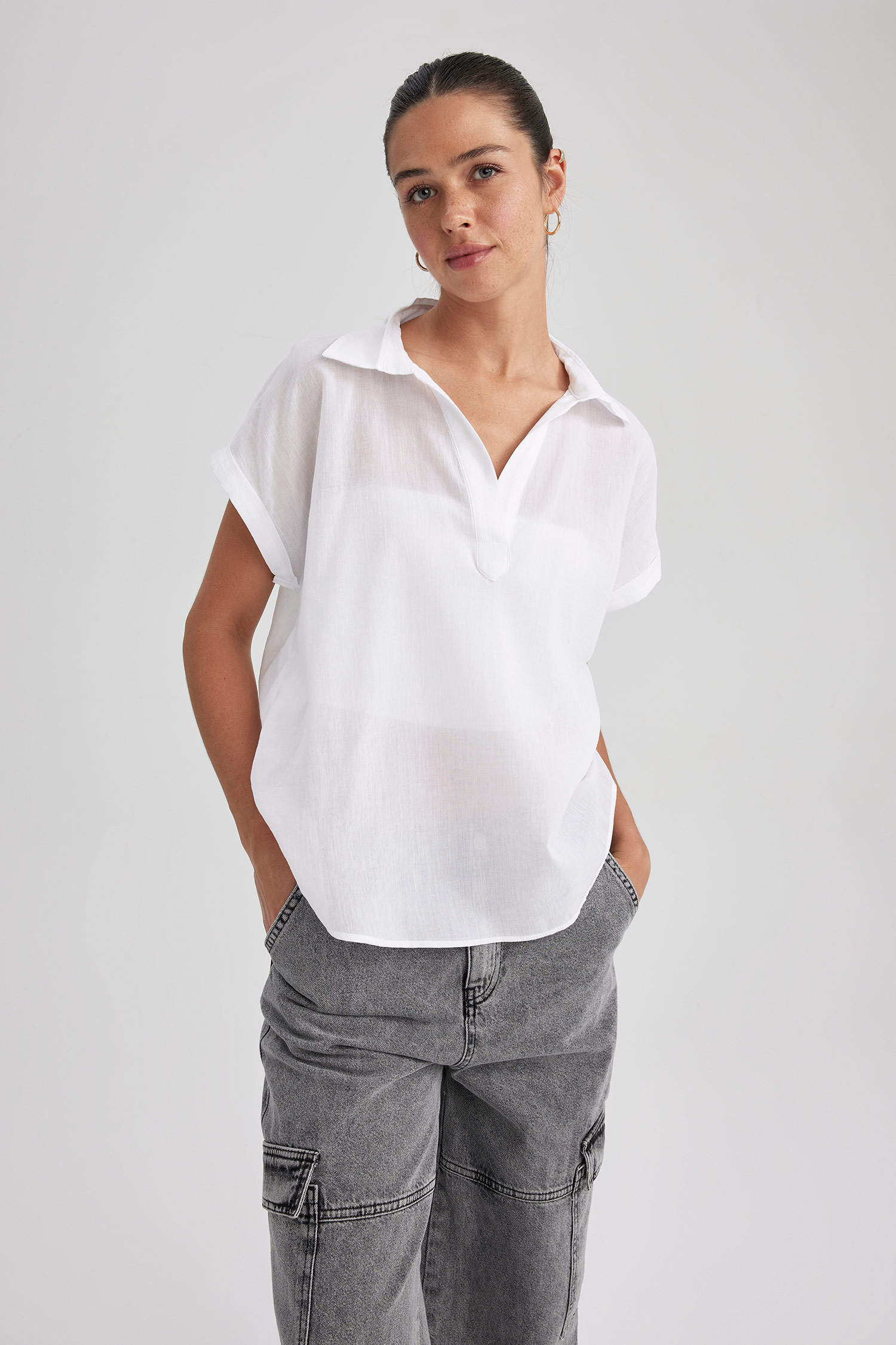 White WOMAN Regular Fit Shirt Collar Short Sleeve Blouse 2543113 | DeFacto