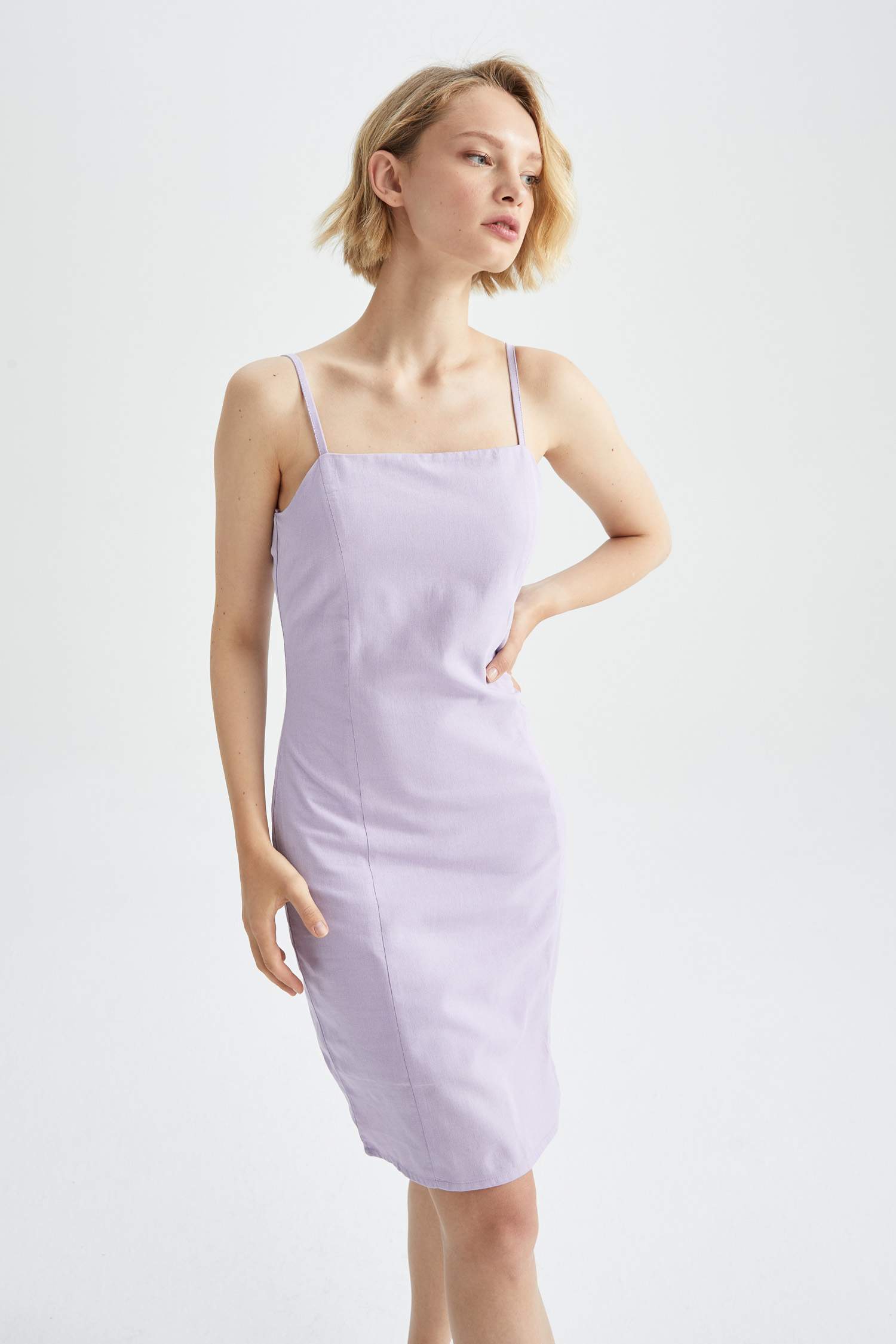 Платье мини А-силуэта на бретельках