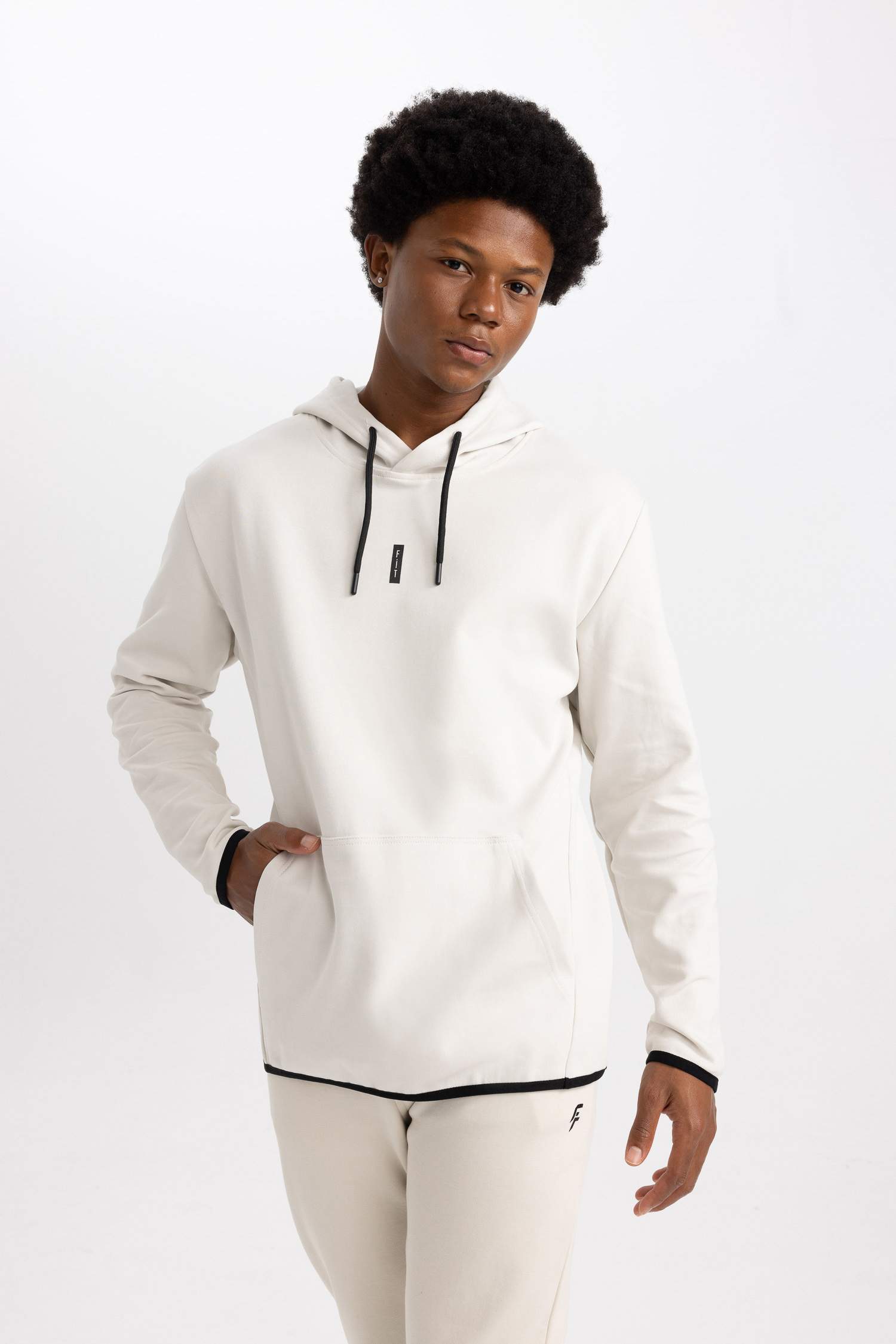 Standard Fit Sweatshirt