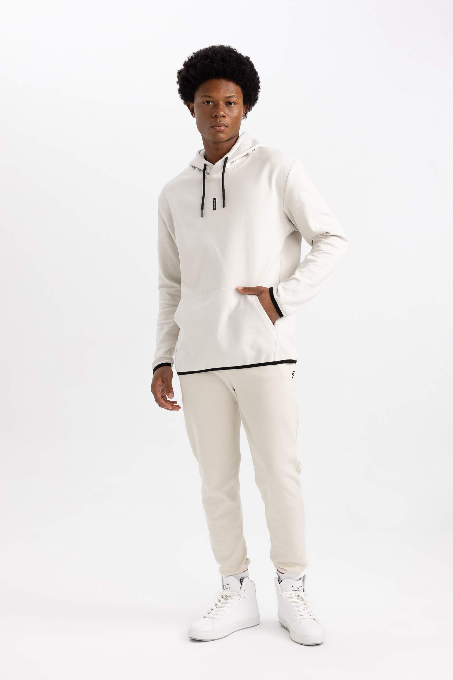Standard Fit Sweatshirt