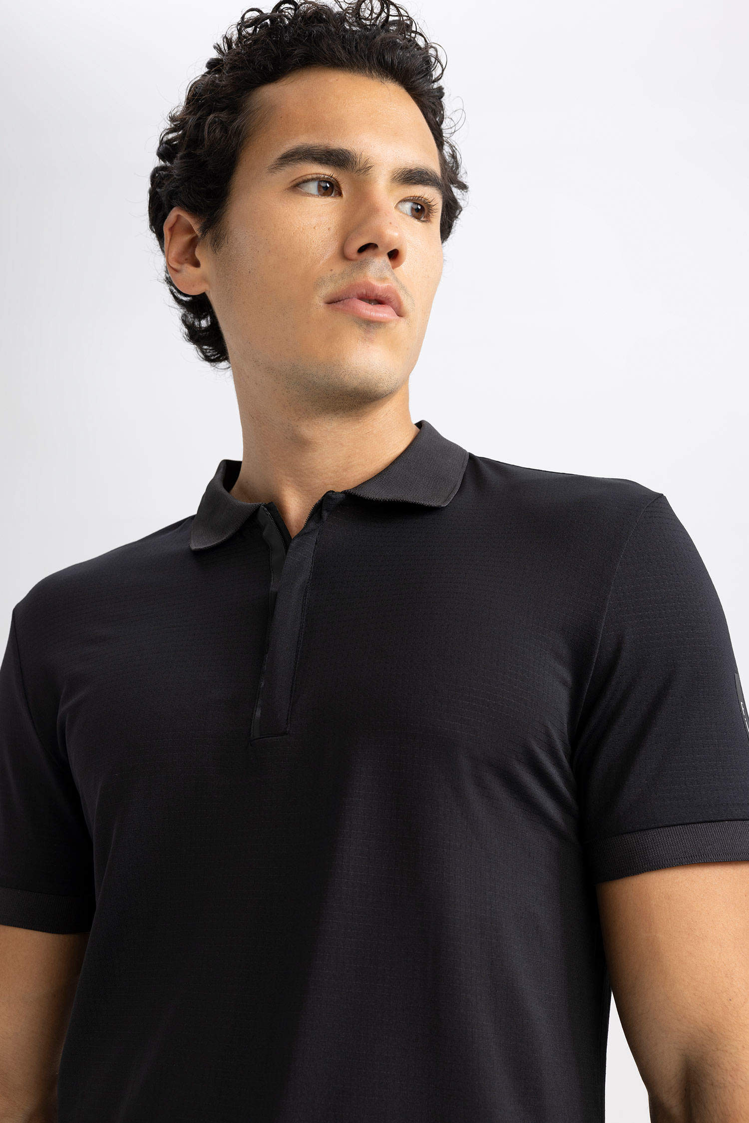 Black MEN Slim Fit Polo Collar Tulle Polo T-Shirt 2662702 | DeFacto