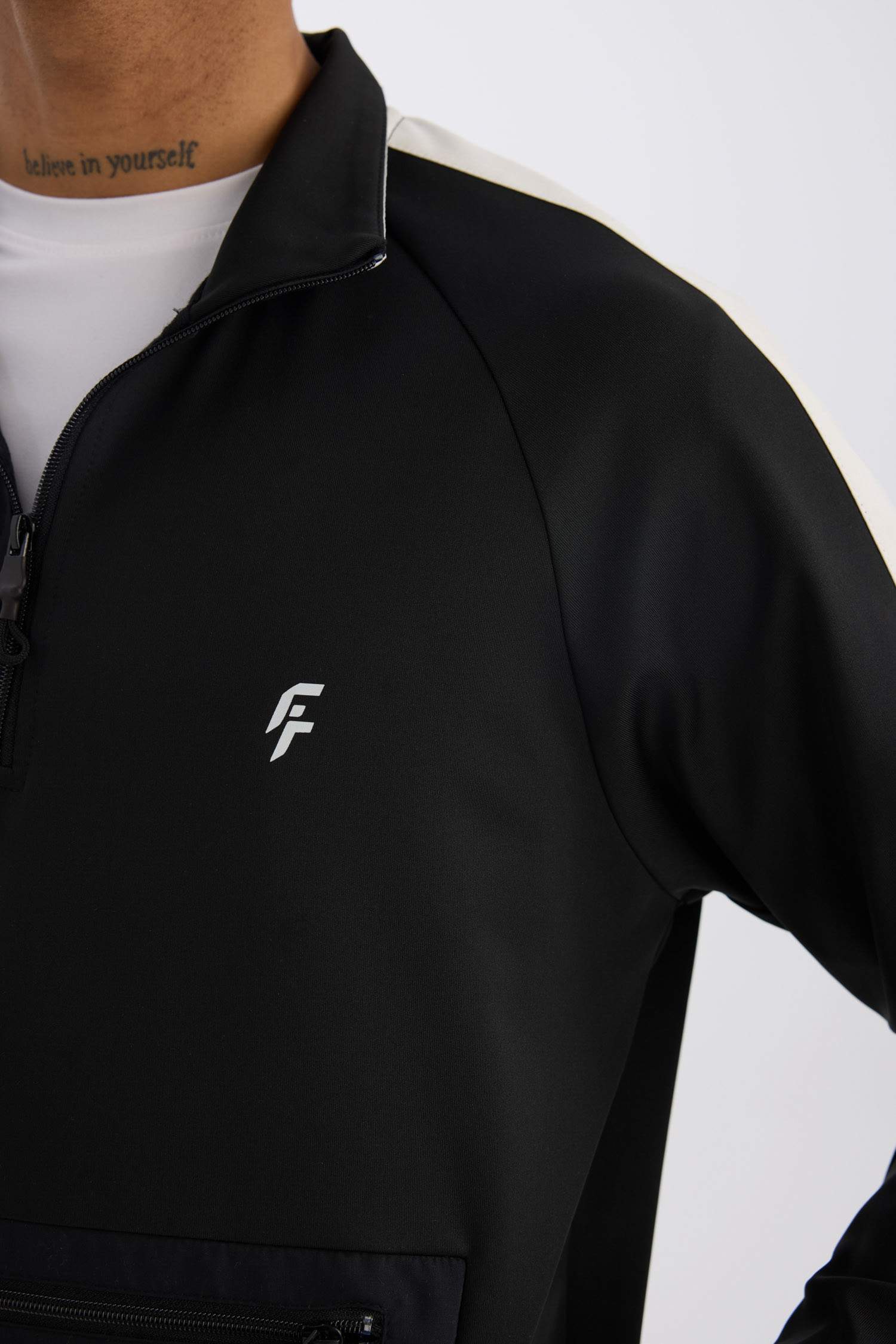 DeFactoFit Standart Fit Fermuarlı Dik Yaka Skuba Dalgıç Kumaş Cepli Sporcu Sweatshirt