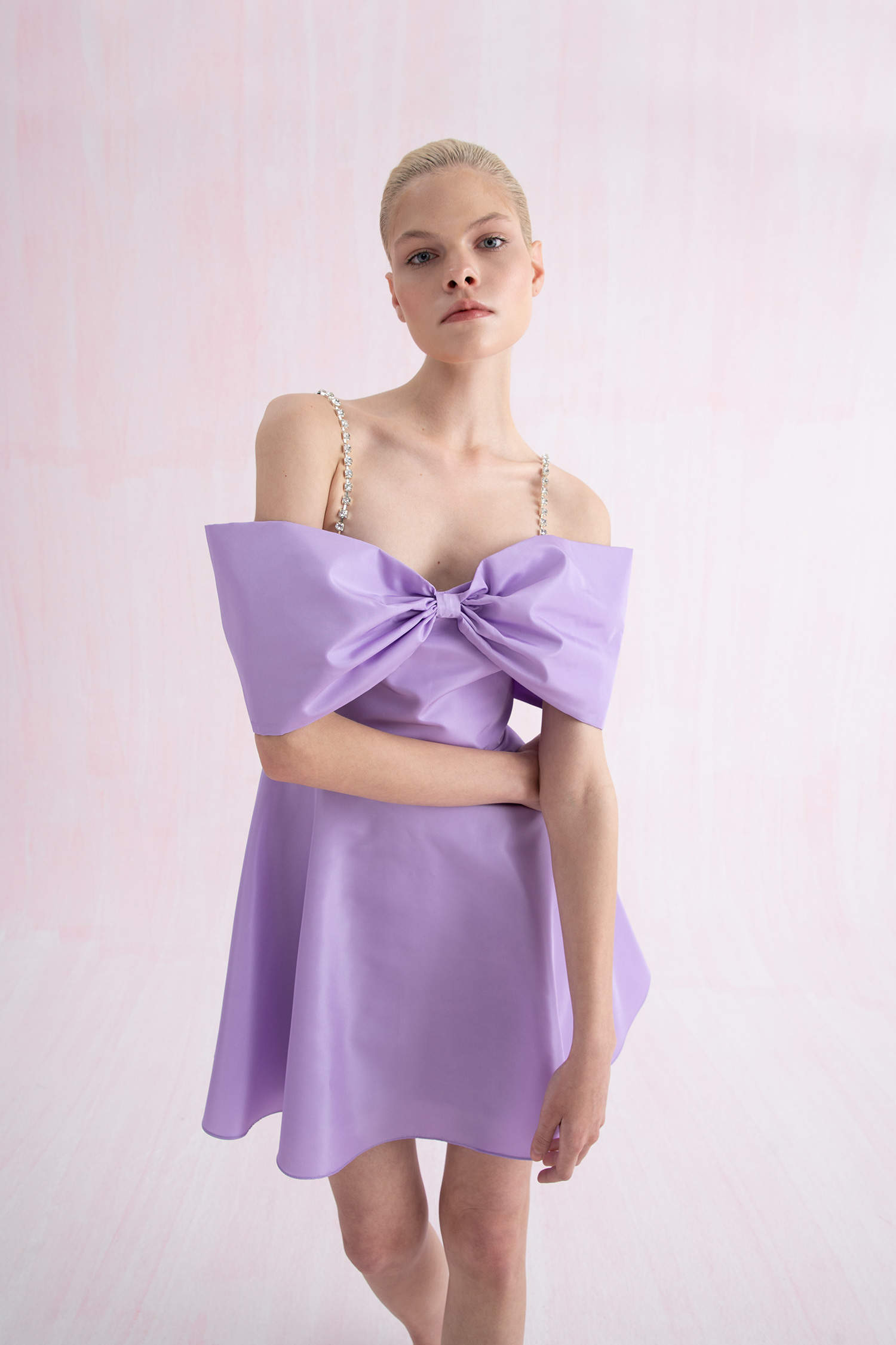 Defacto Nihan Peker Tasarım A Kesim Fiyonk Detaylı Askılı Mini Elbise. 2