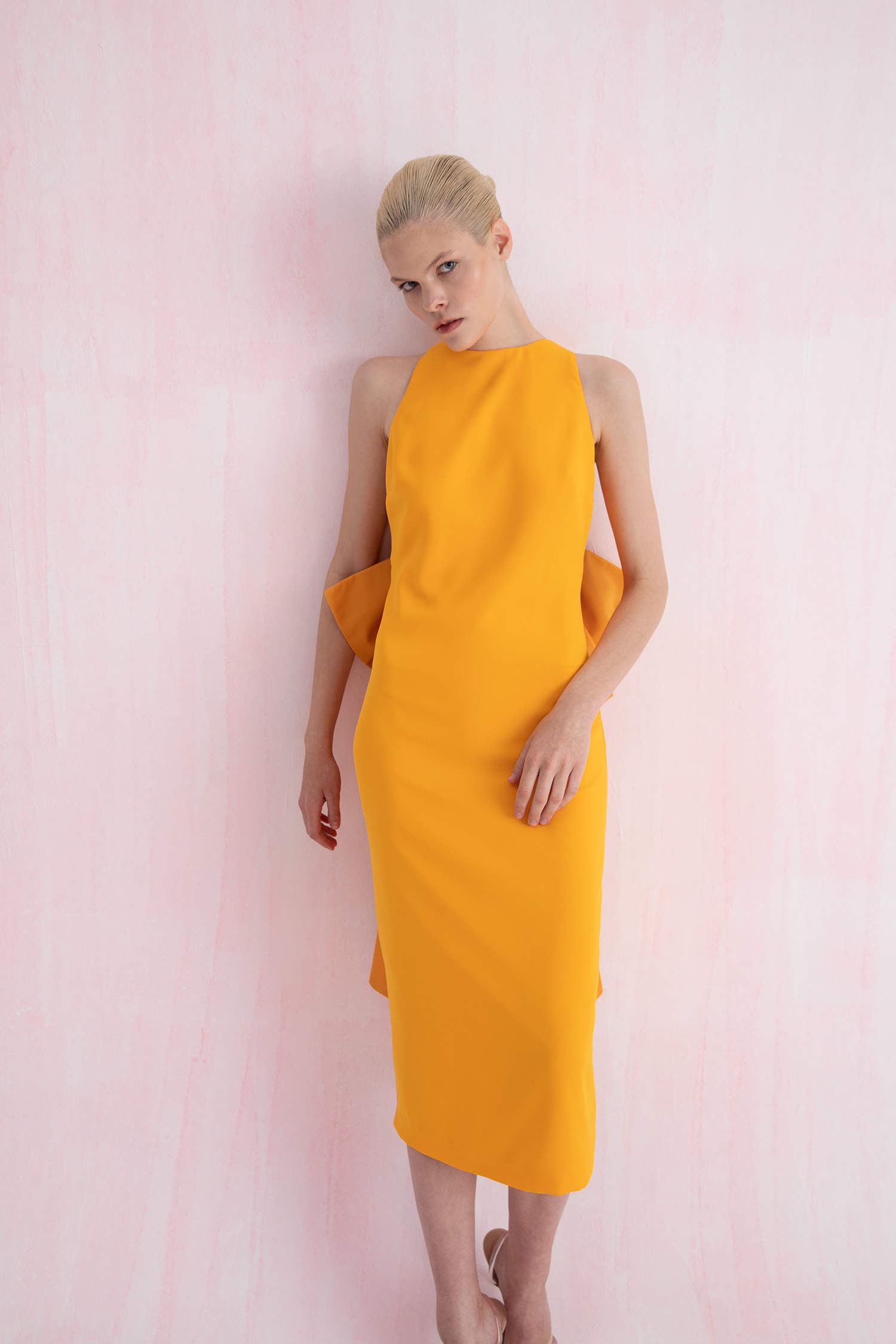 Defacto Nihan Peker Tasarım A Kesim Halter Yaka Beli Fiyonk Detaylı Midi Elbise. 2