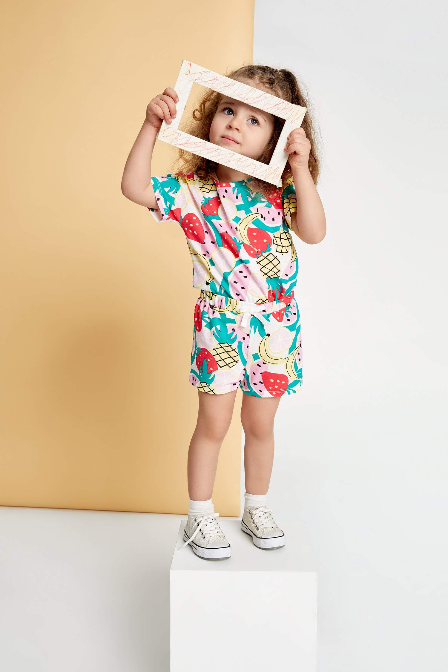 Шорты стандартного кроя с фруктовым принтом для малышей девочек