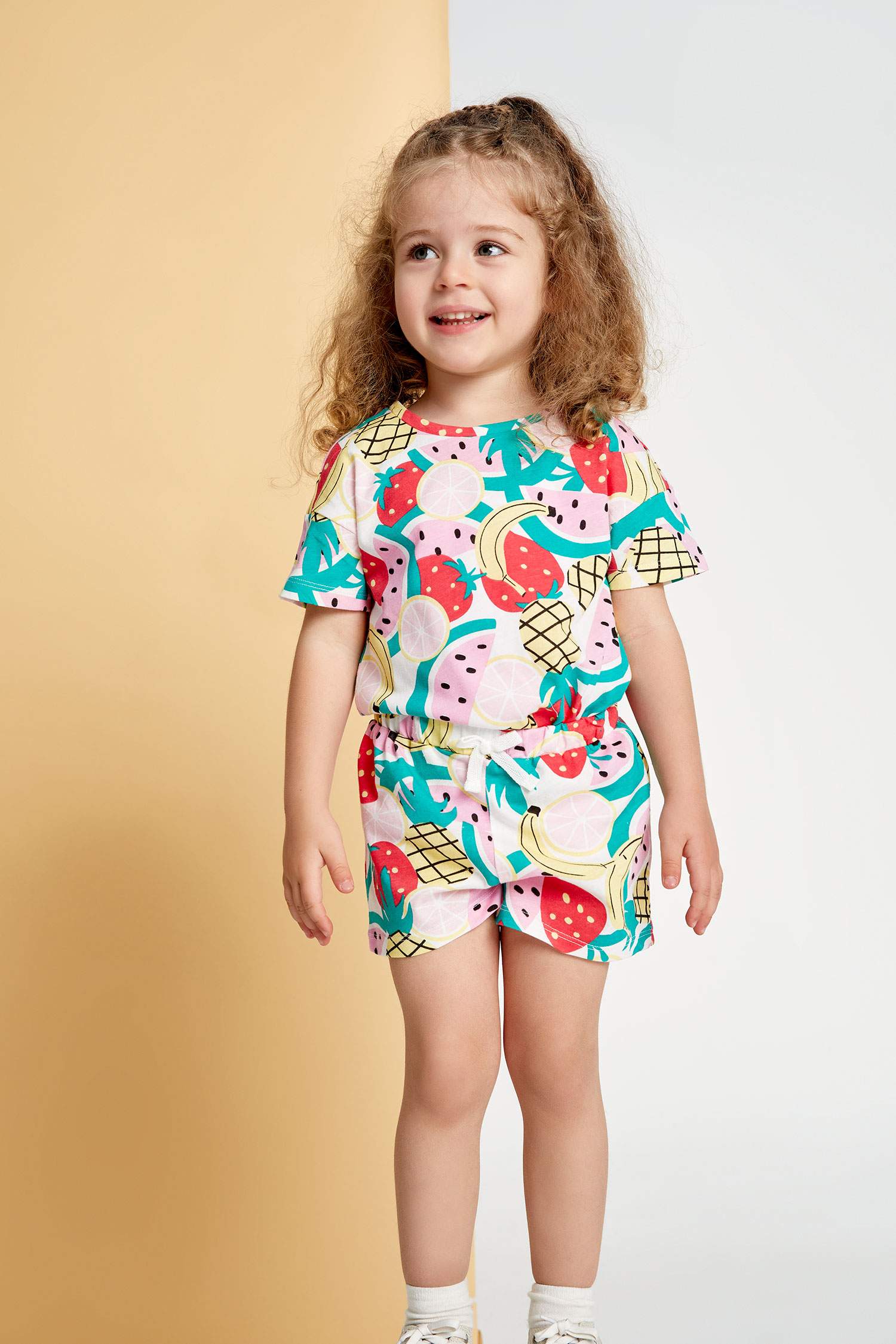 Шорты стандартного кроя с фруктовым принтом для малышей девочек