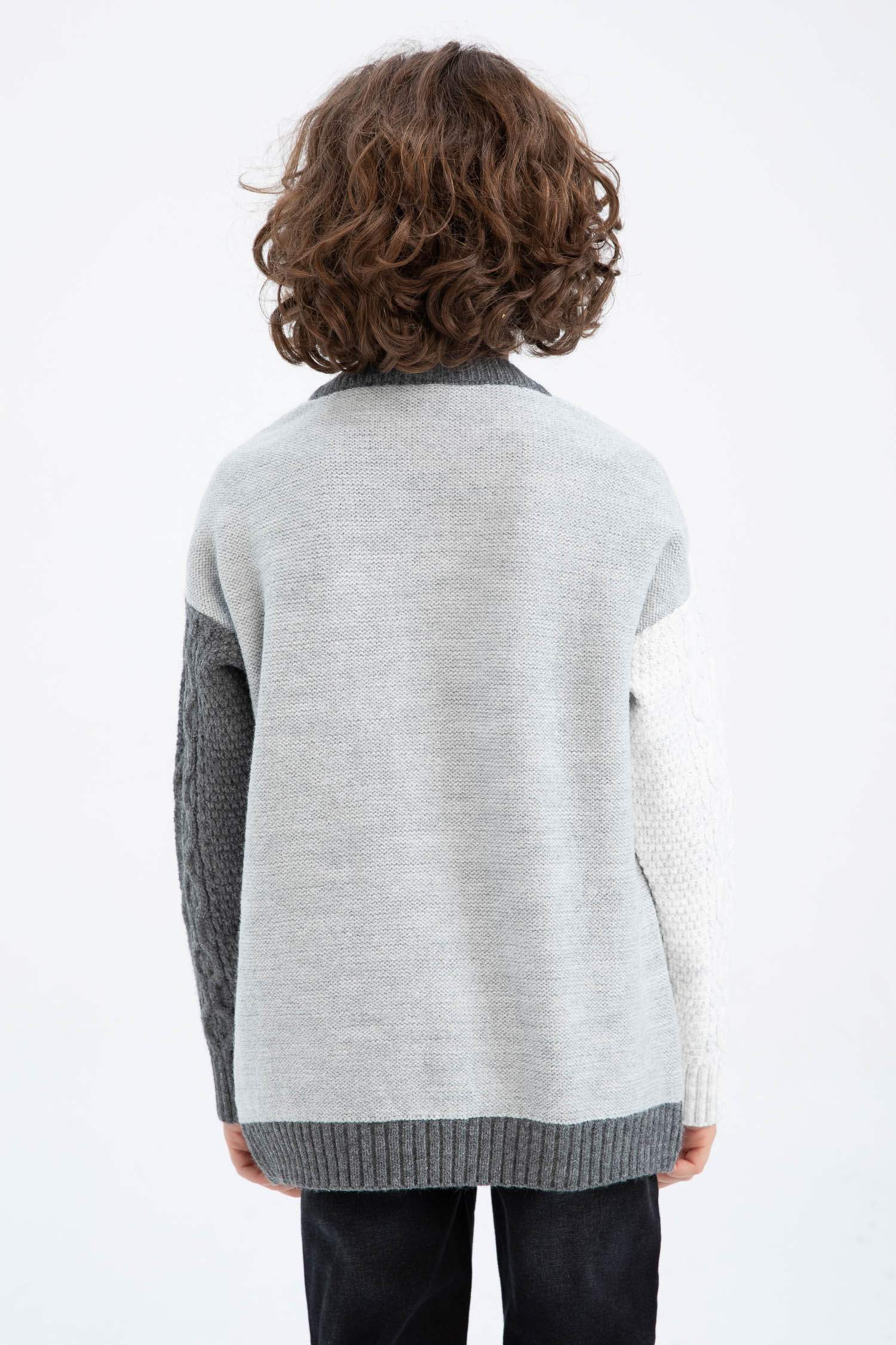 Свитер оверсайз с круглым вырезом