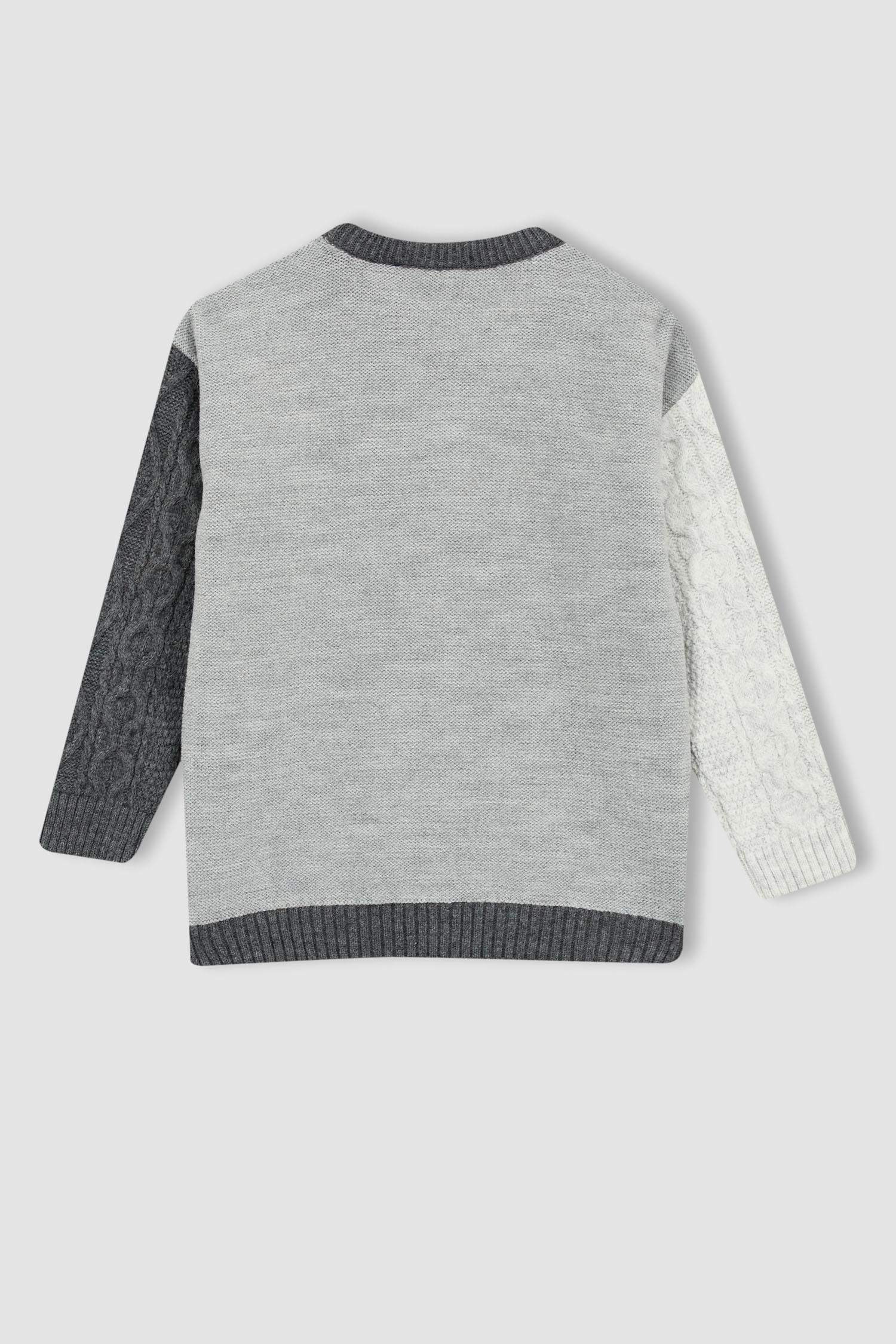 Свитер оверсайз с круглым вырезом