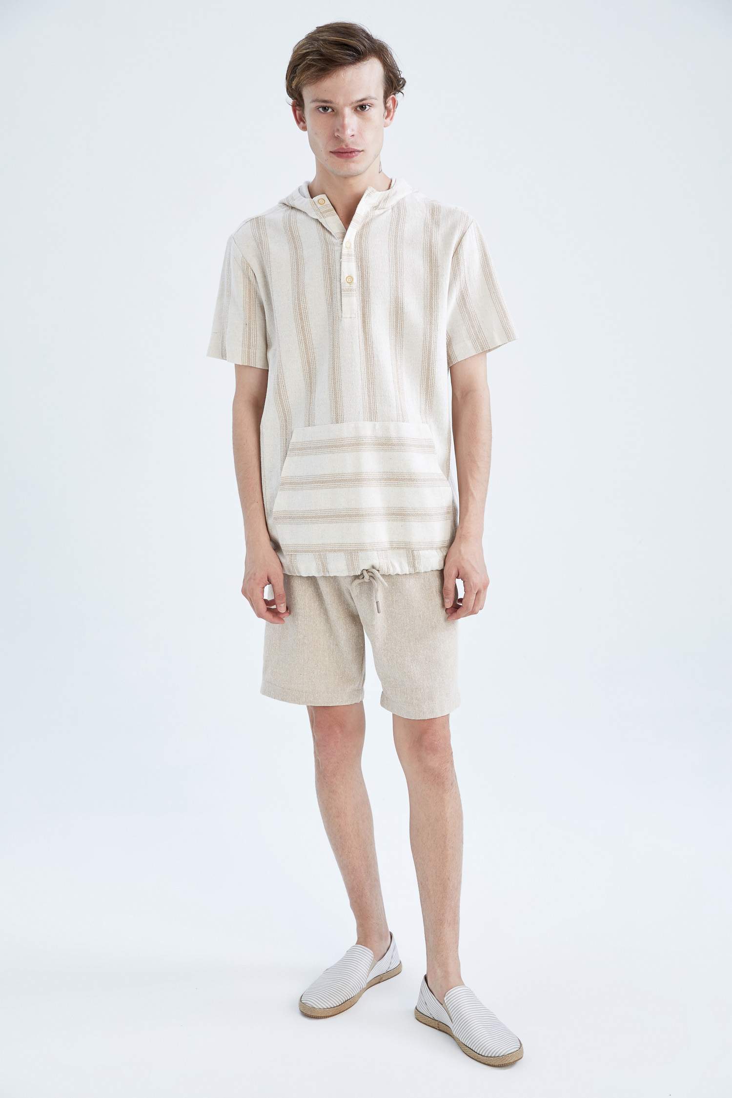 Beige Man Regular Fit Short Sleeve Shirt 2565410 | DeFacto