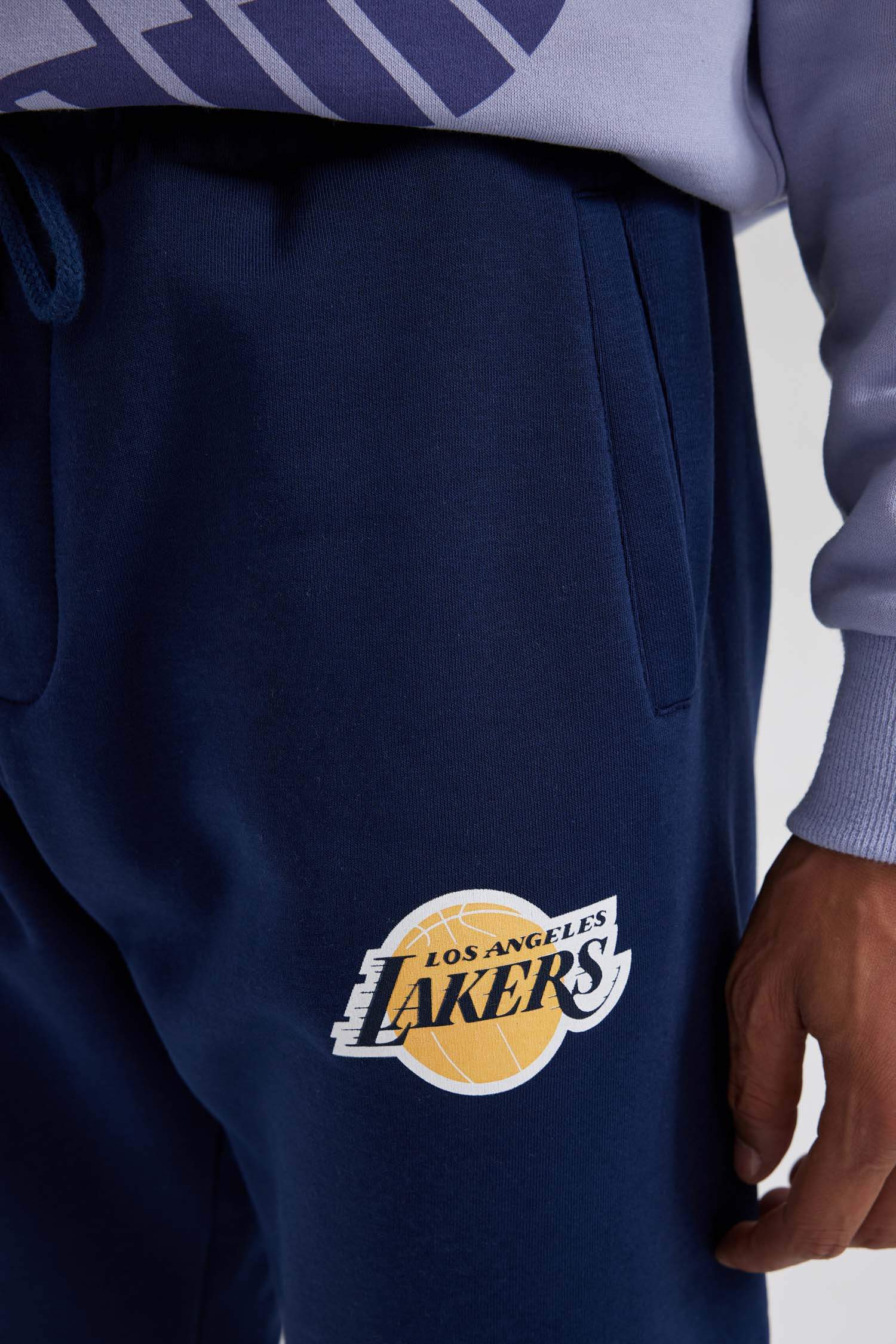 Navy MAN Standard Fit NBA Los Angeles Lakers Licensed Jogger 2925282