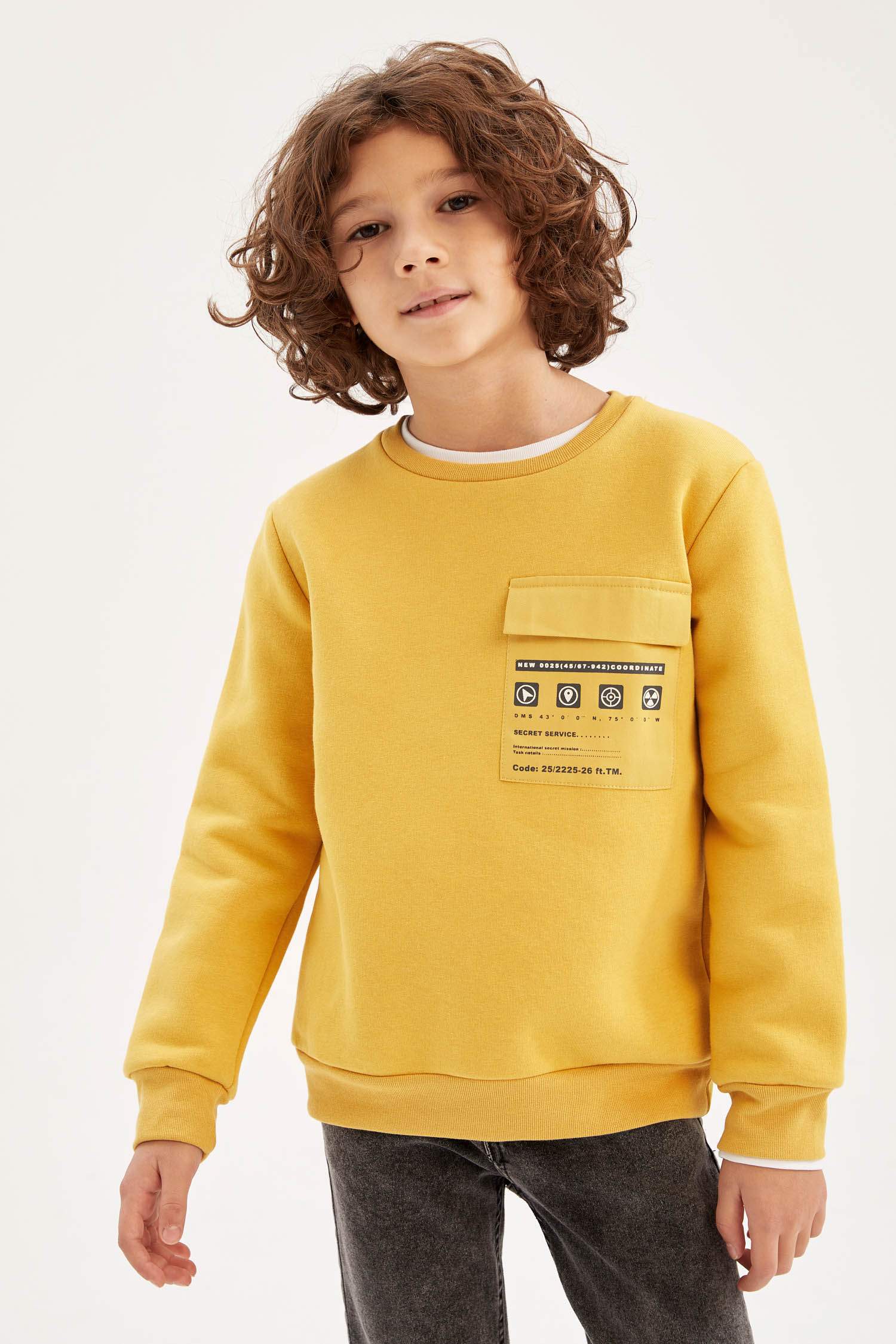 Свитшот стандартного кроя из плотной ткани для мальчиков
