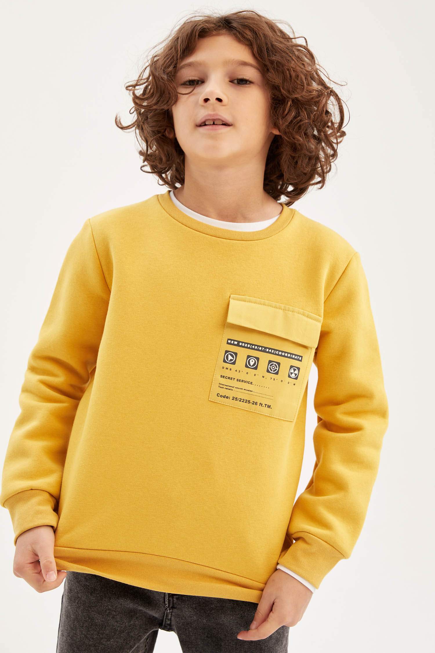 Свитшот стандартного кроя из плотной ткани для мальчиков