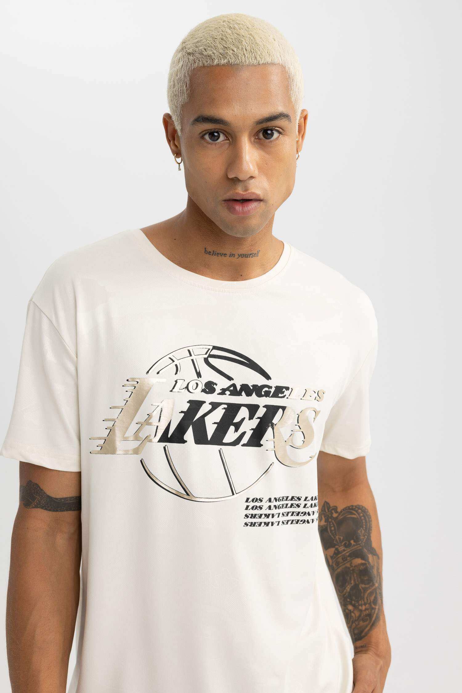 Beige MAN NBA Los Angeles Lakers Licensed Crew Neck T-Shirt