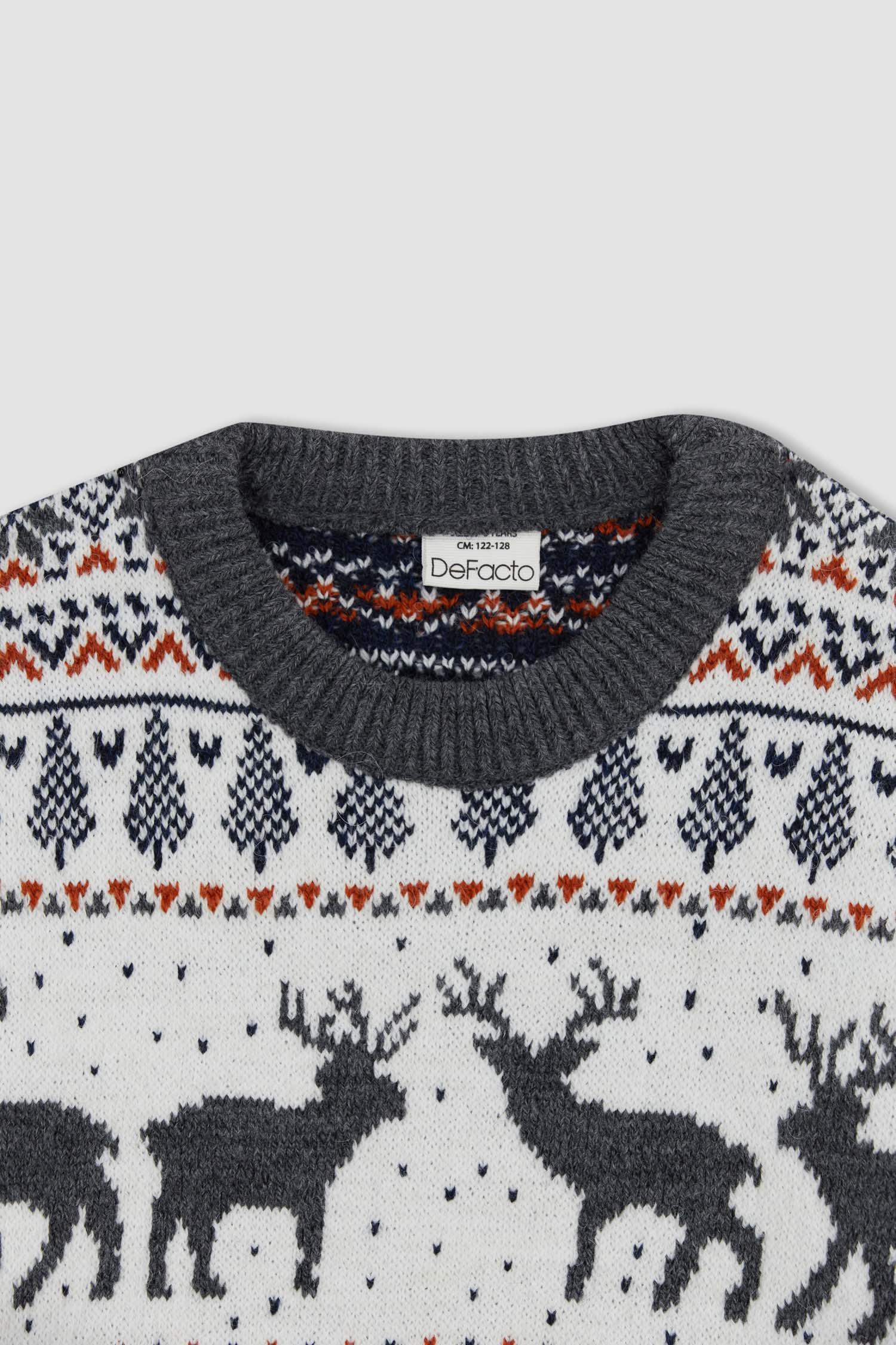 Пуловер стандартного крою з круглим вирізом для хлопчиків