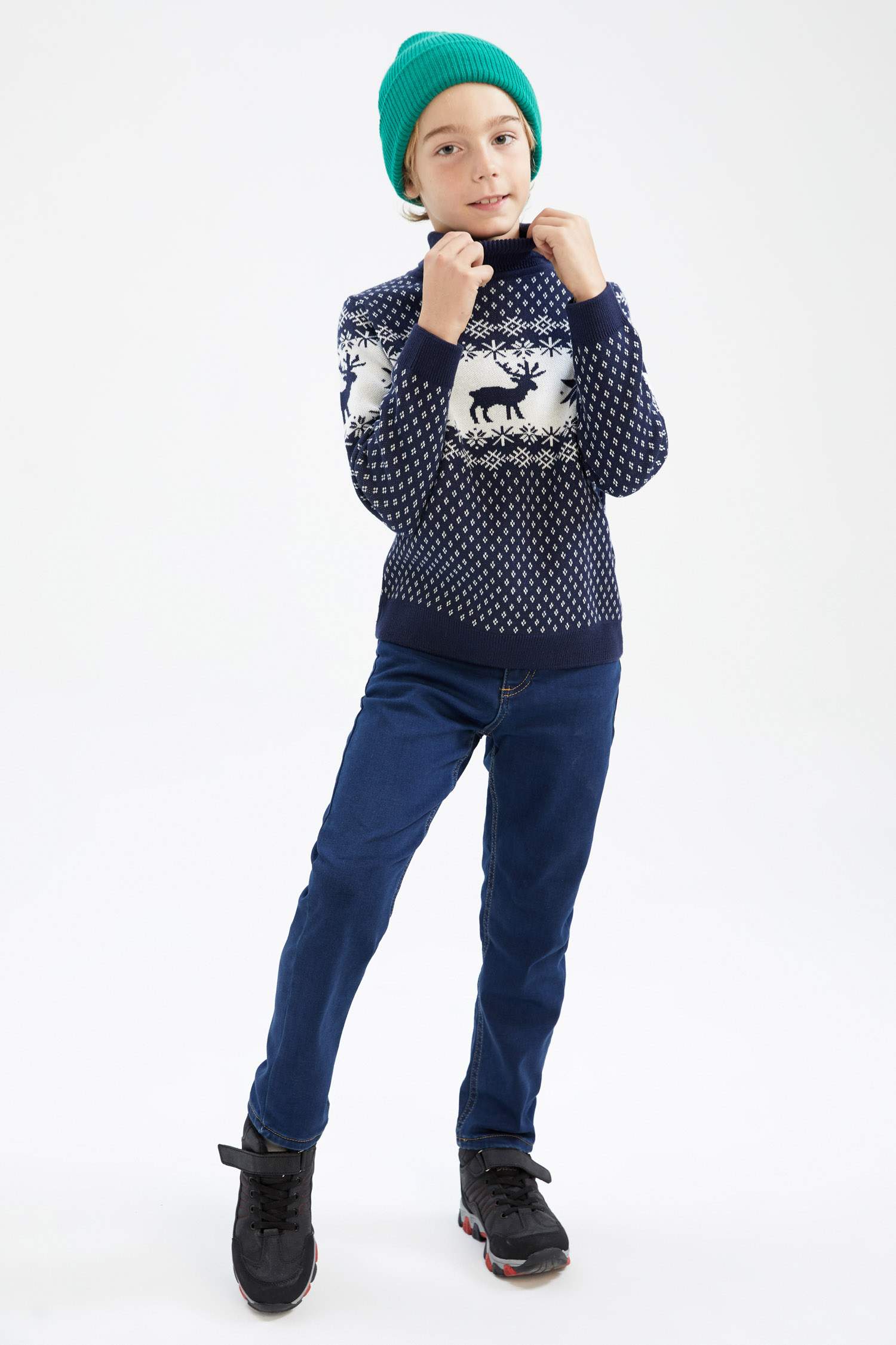 Свитер новогодний с воротником для мальчиков