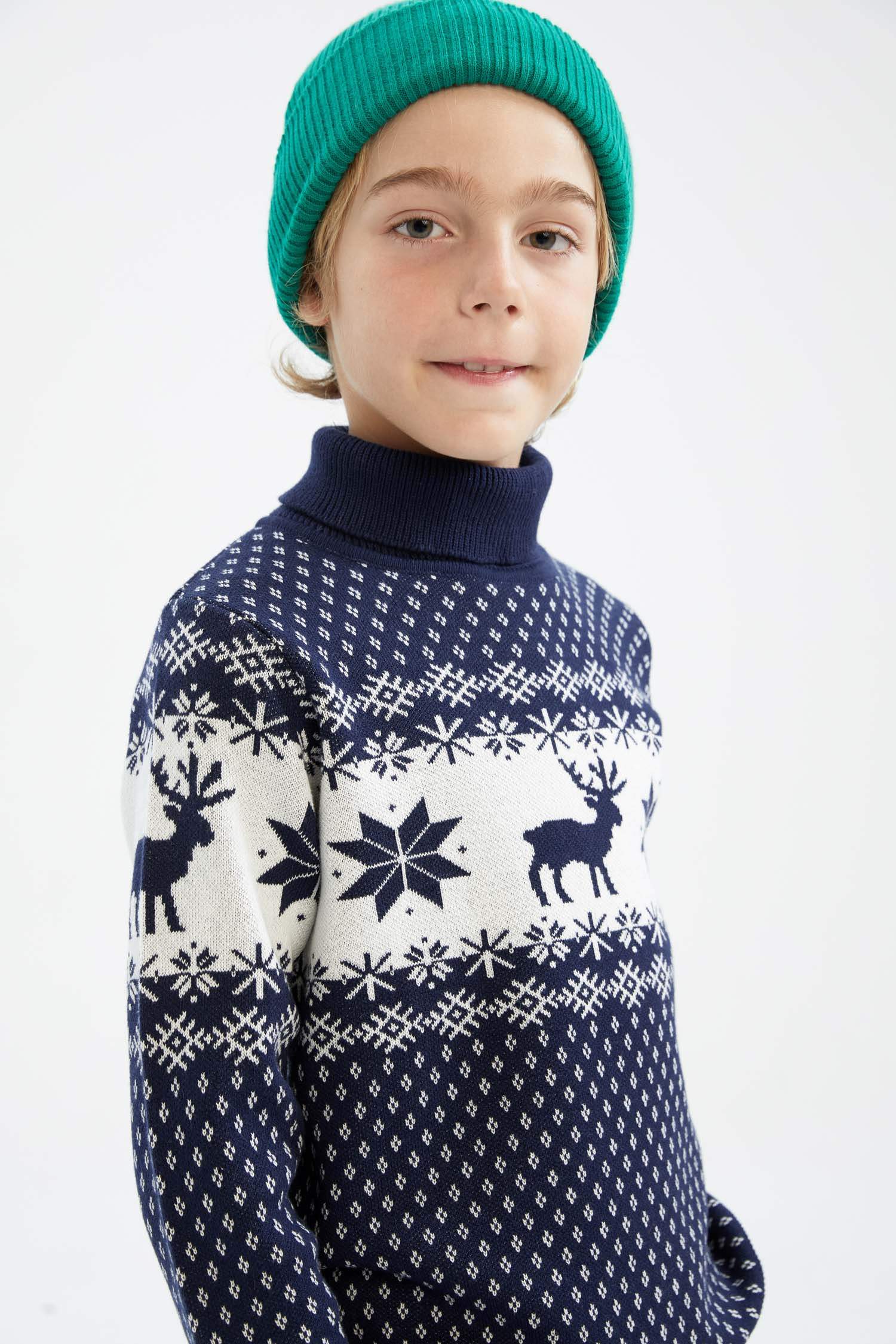 Свитер новогодний с воротником для мальчиков