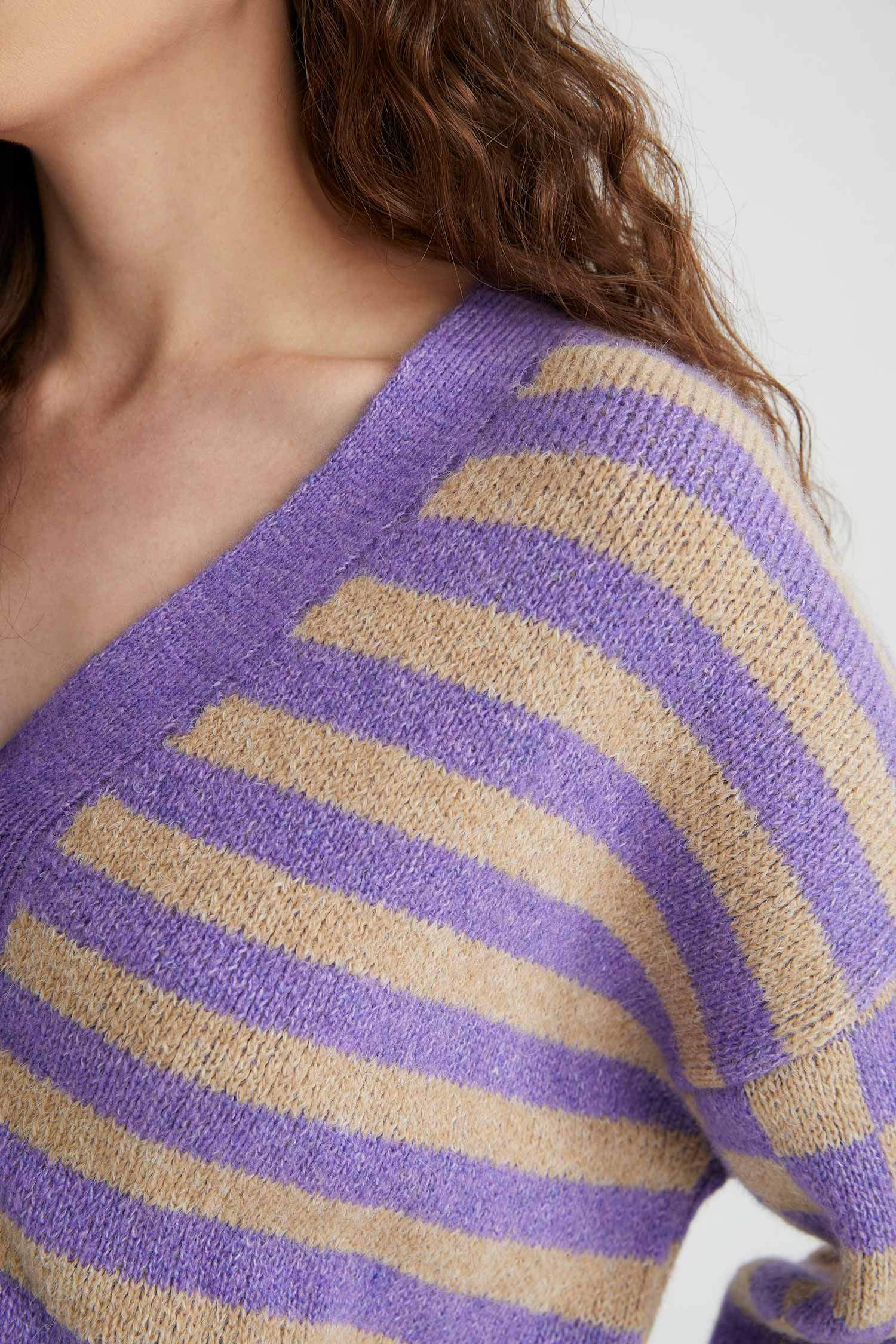 سويتر اوفر سايز بياقة V