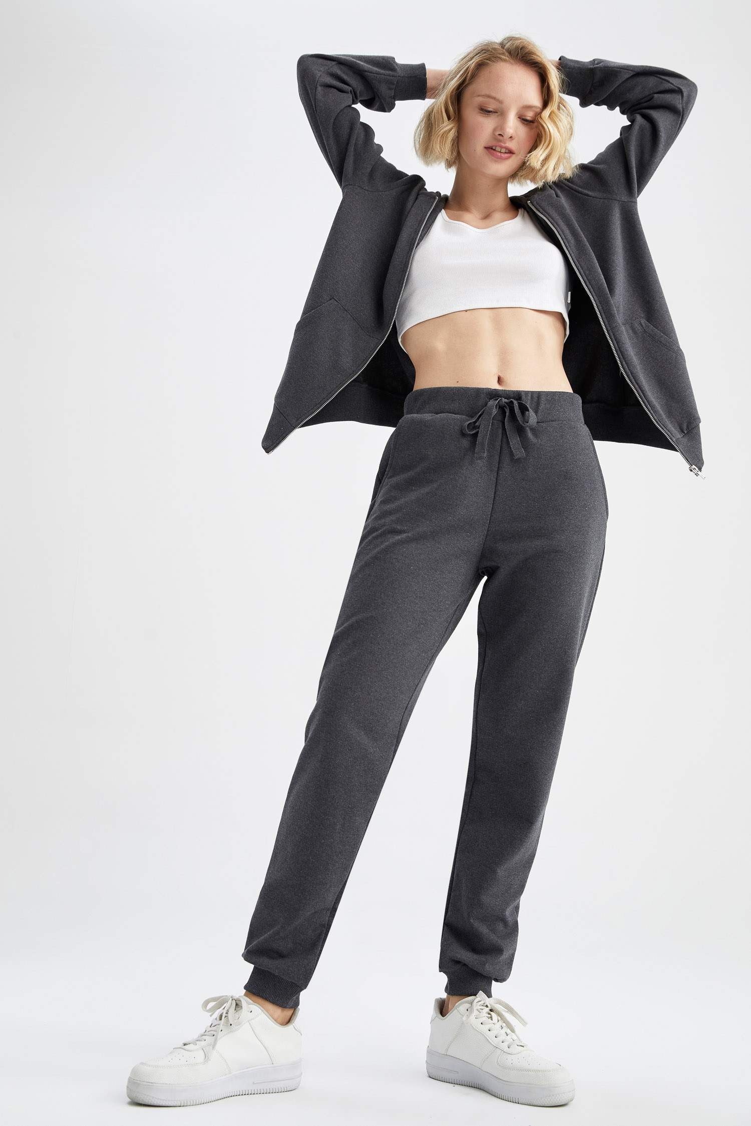 بنطال رياضي بيزك بقصة عادية بجيب من نسيج السويت شيرت الرفيع