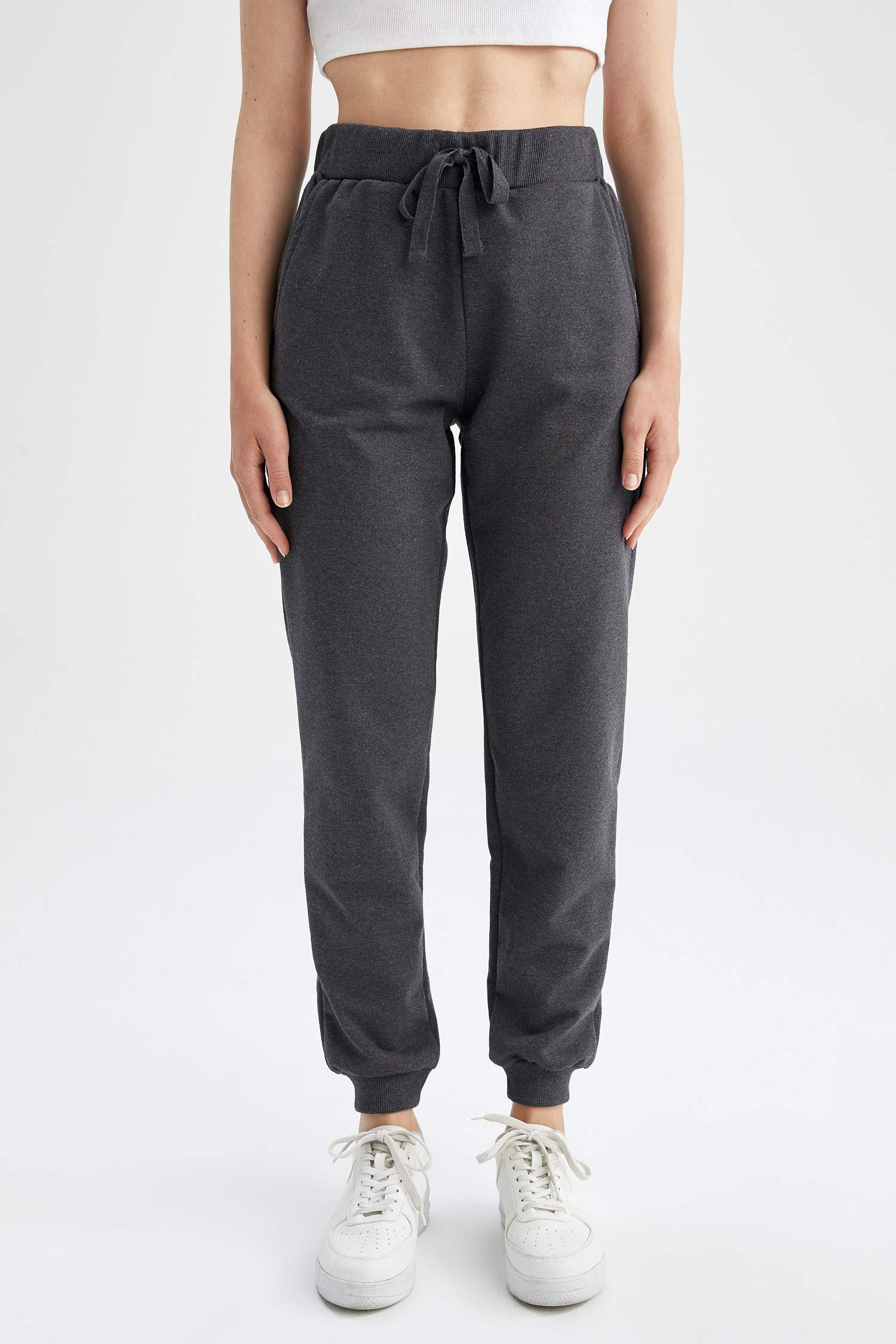 بنطال رياضي بيزك بقصة عادية بجيب من نسيج السويت شيرت الرفيع