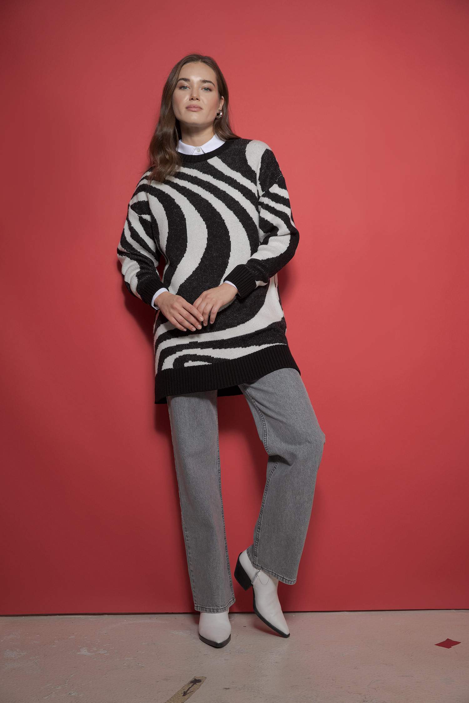 Туника стандартного кроя с круглым вырезом для женщин