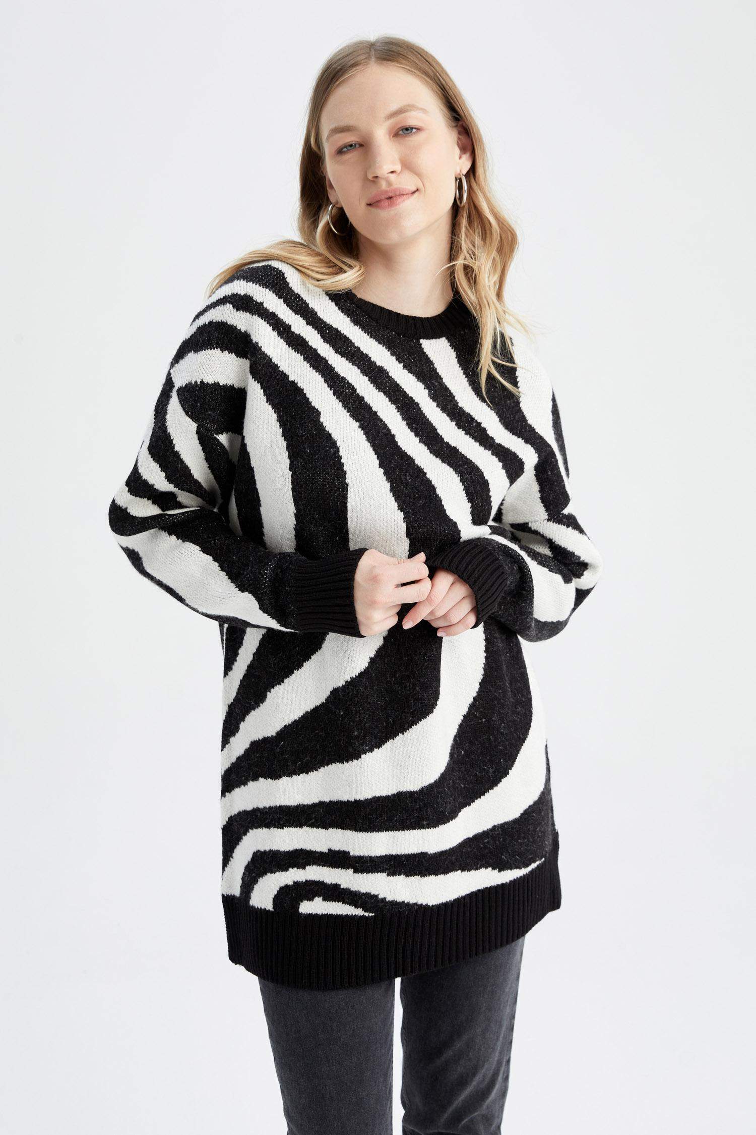 Туника стандартного кроя с круглым вырезом для женщин