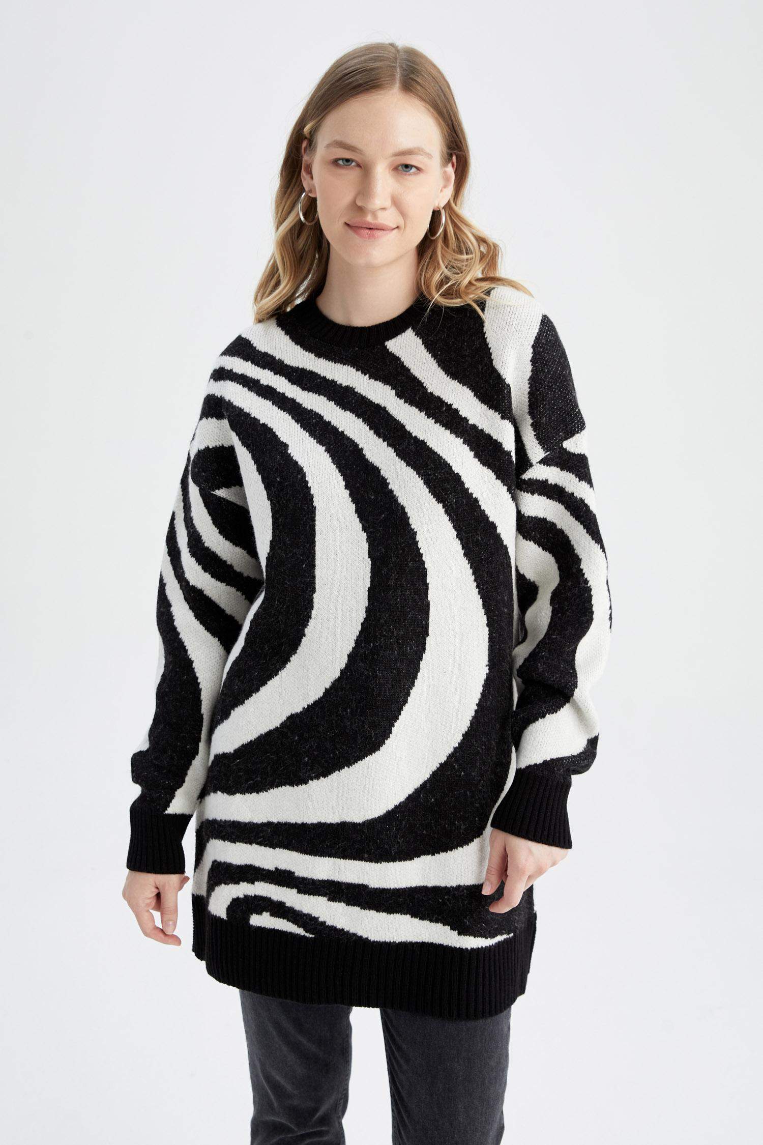 Туника стандартного кроя с круглым вырезом для женщин