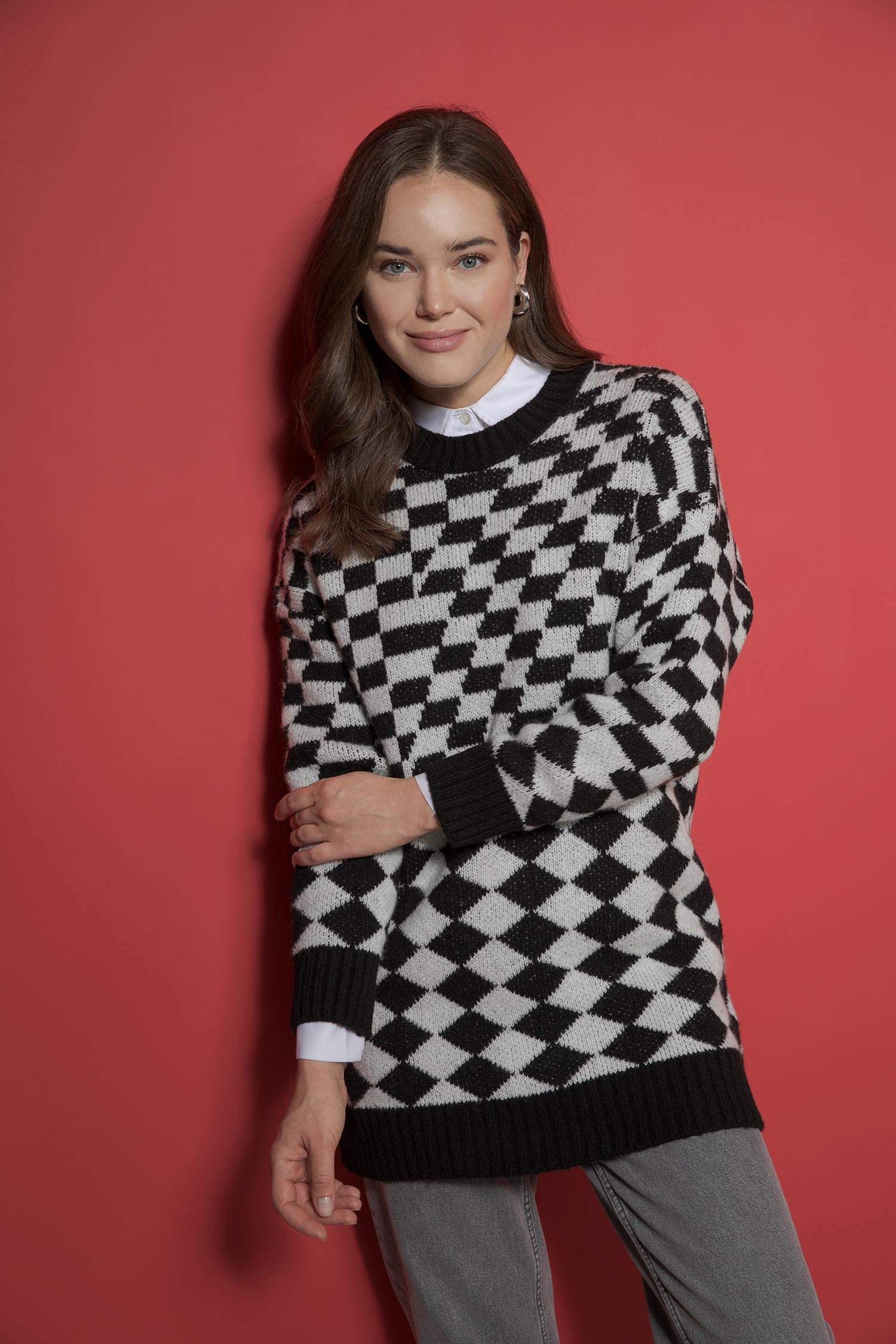 Туника стандартного кроя с круглым вырезом