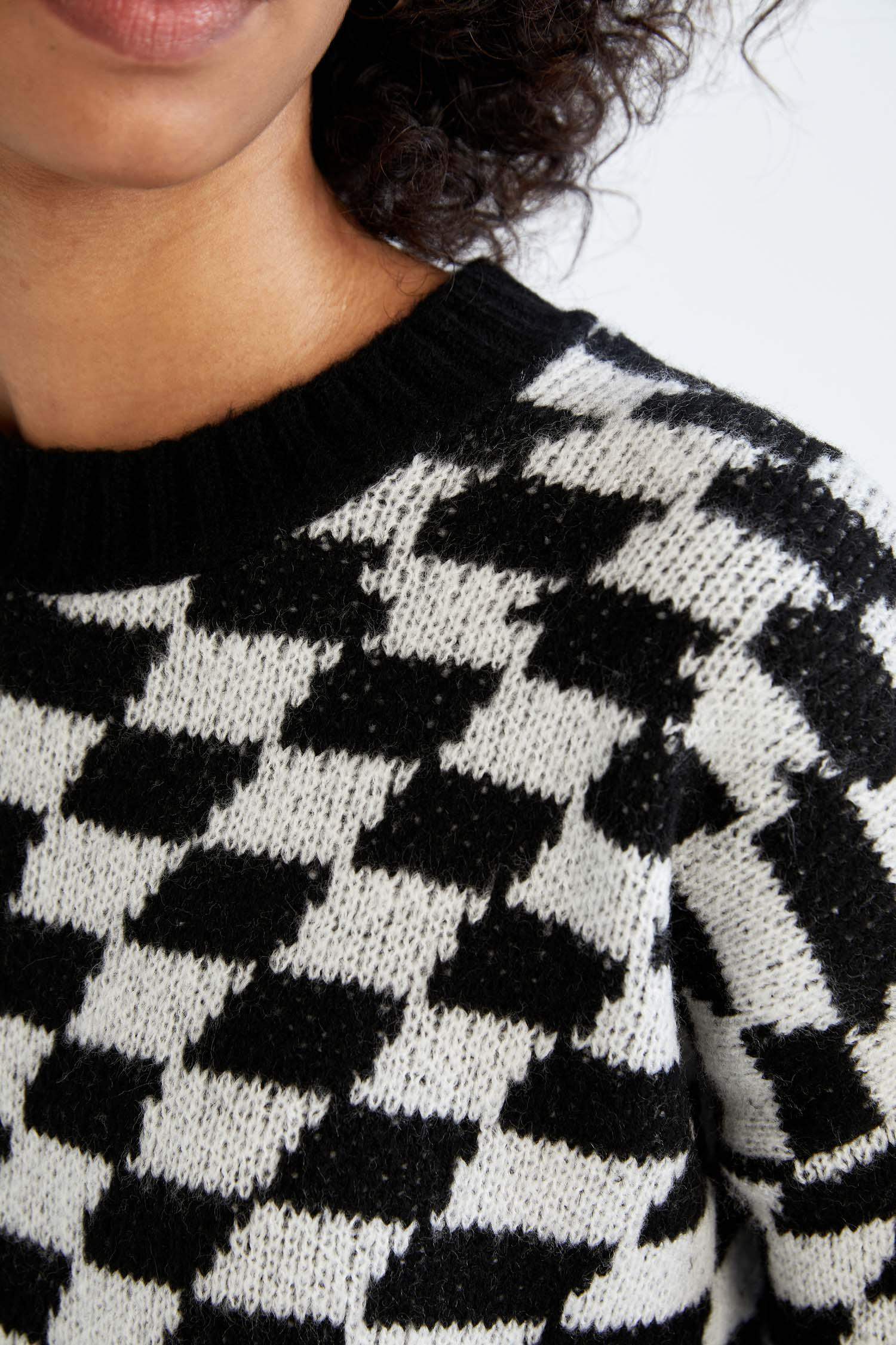 Туника стандартного кроя с круглым вырезом