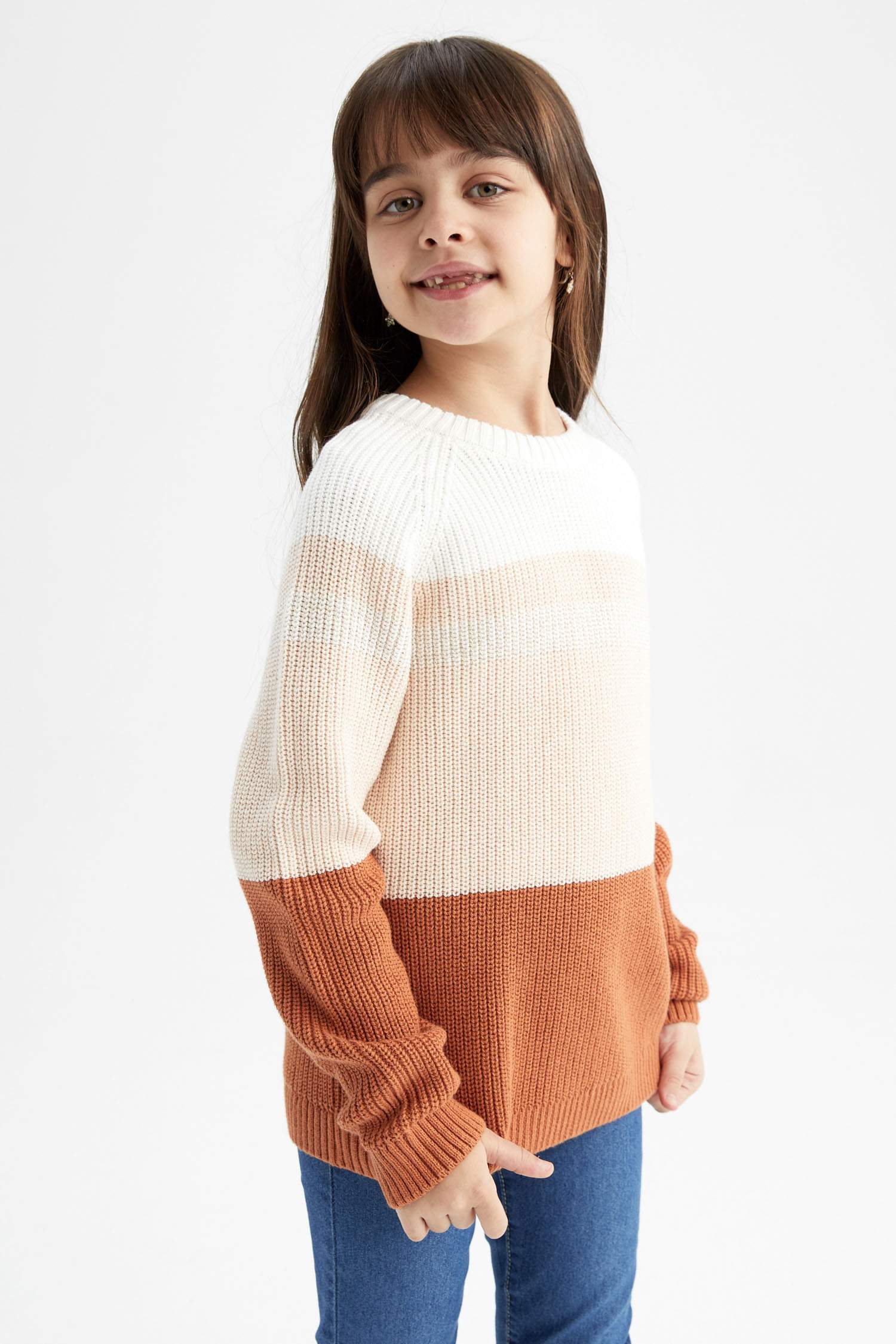 Пуловер стандартного кроя с круглым вырезом из трикотажа для девочек