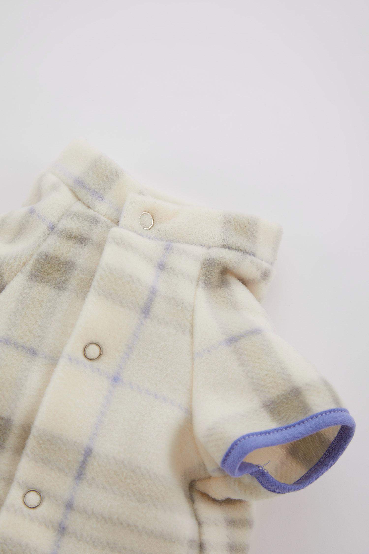 سويت شيرت بقصة عادية بياقة مستديرة بأكمام قصيرة