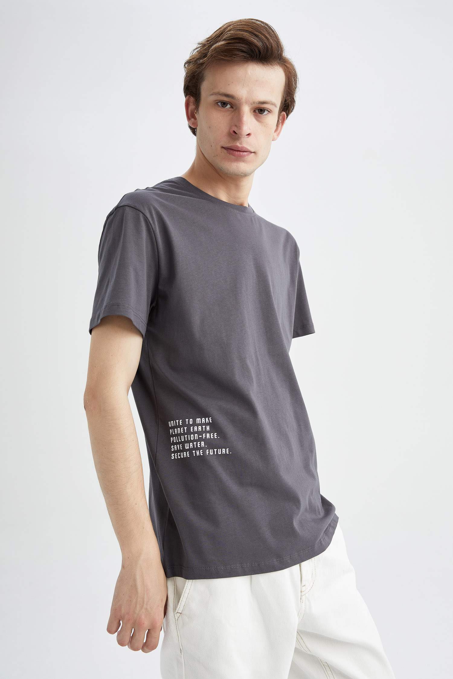 Regular Fit Bisiklet Yaka Sırt Baskılı Kısa Kollu Tişört