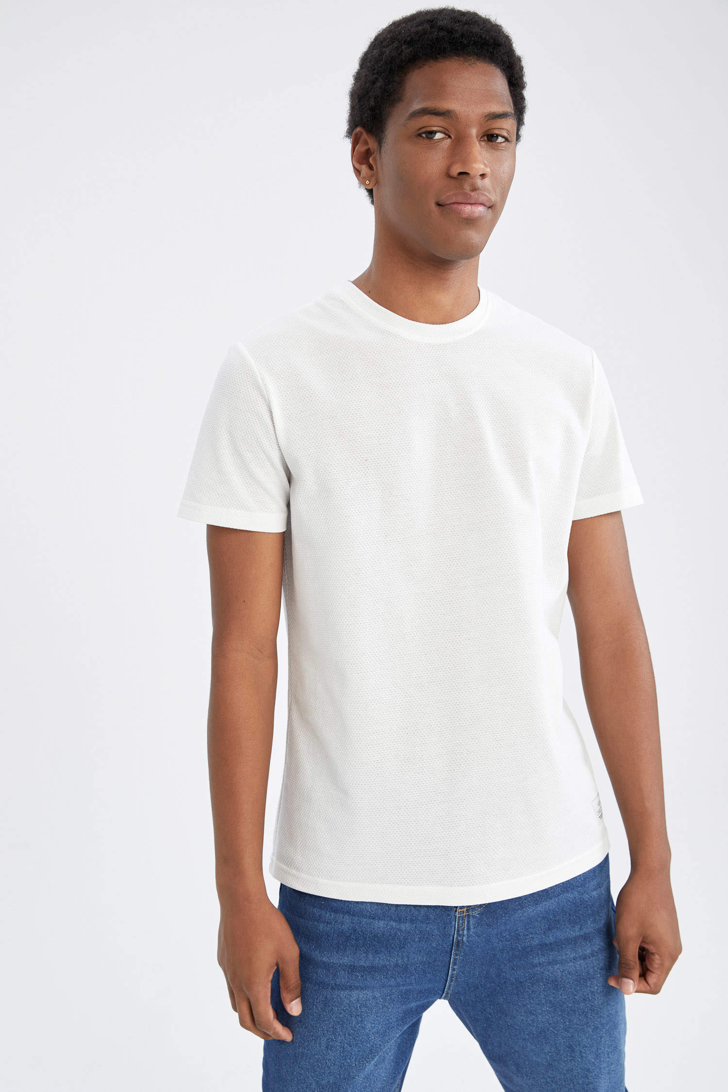 Ecru Man Slim Fit Crew Neck Textured Basic Short Sleeve T-Shirt 2529298 ...