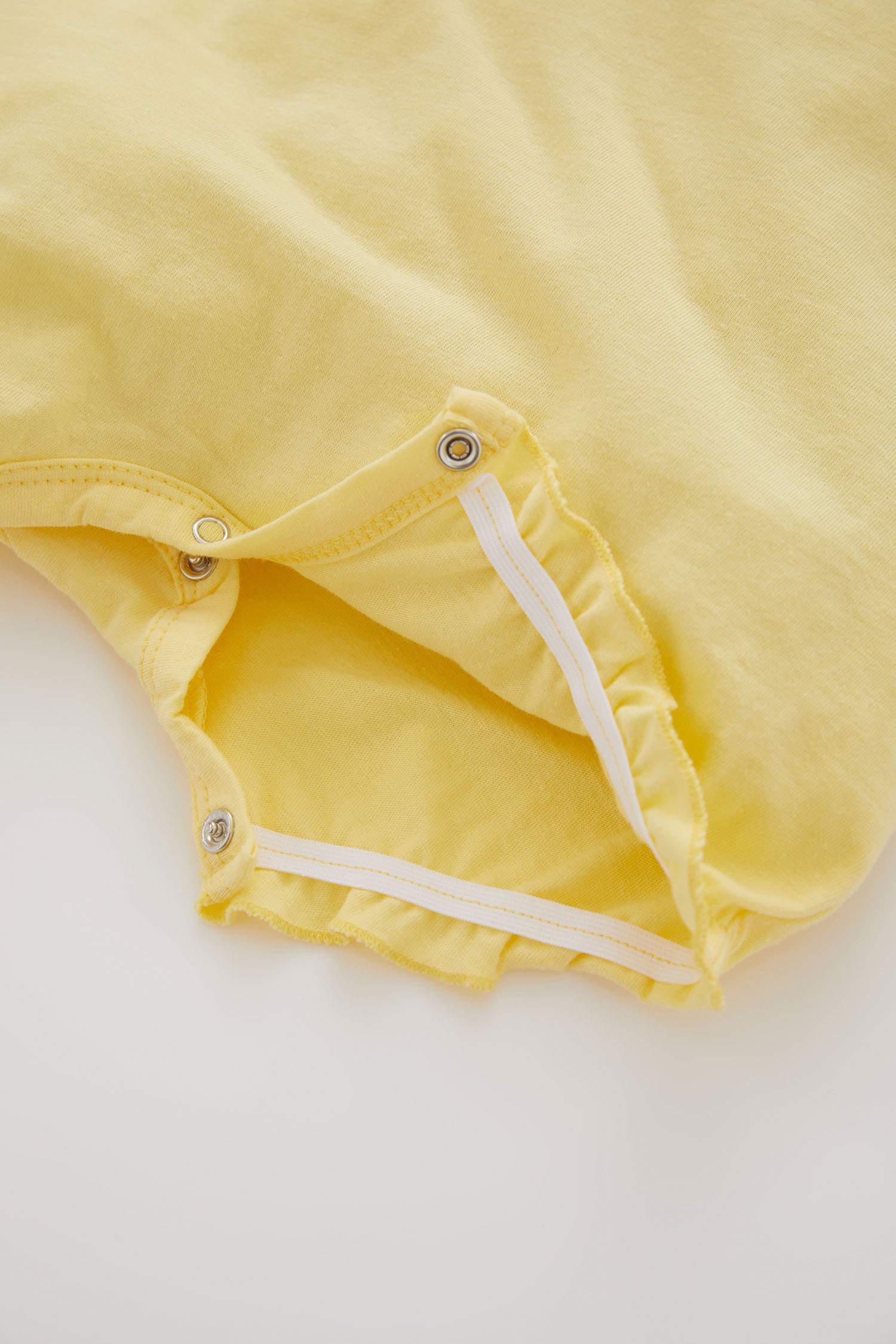 Комбинезон с принтом-слоганом на кнопках из ткани суприм для малышей девочек