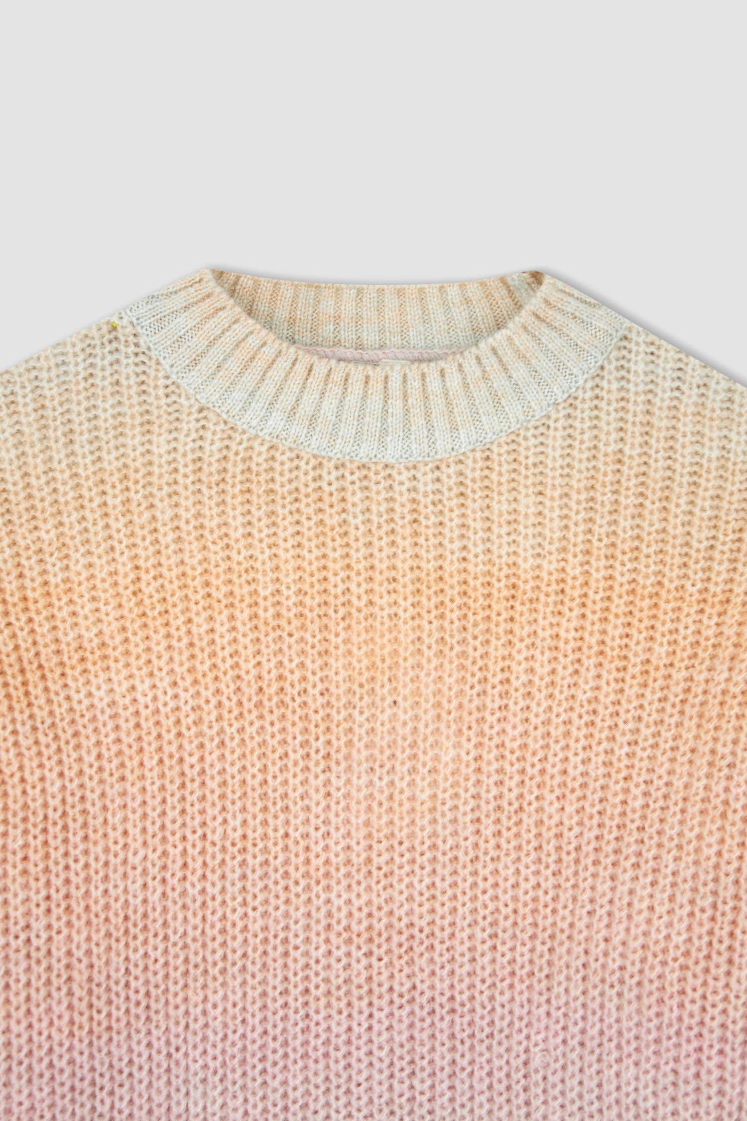 Свитер с круглым вырезом для девочек