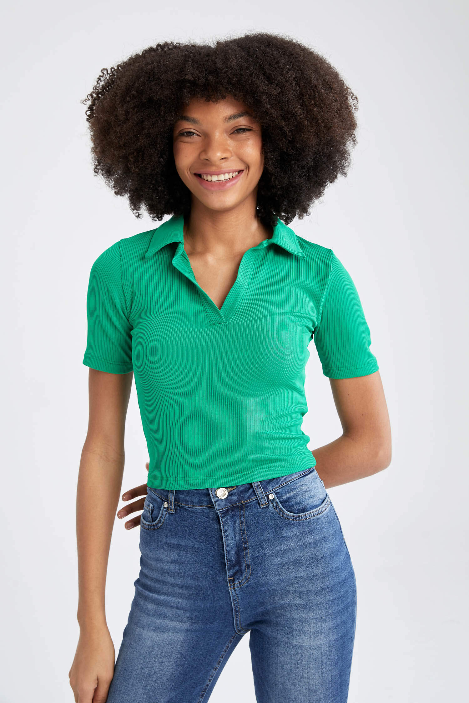 Green Woman Slim Fit V Neck Short Sleeve T-Shirt 2521482 | DeFacto