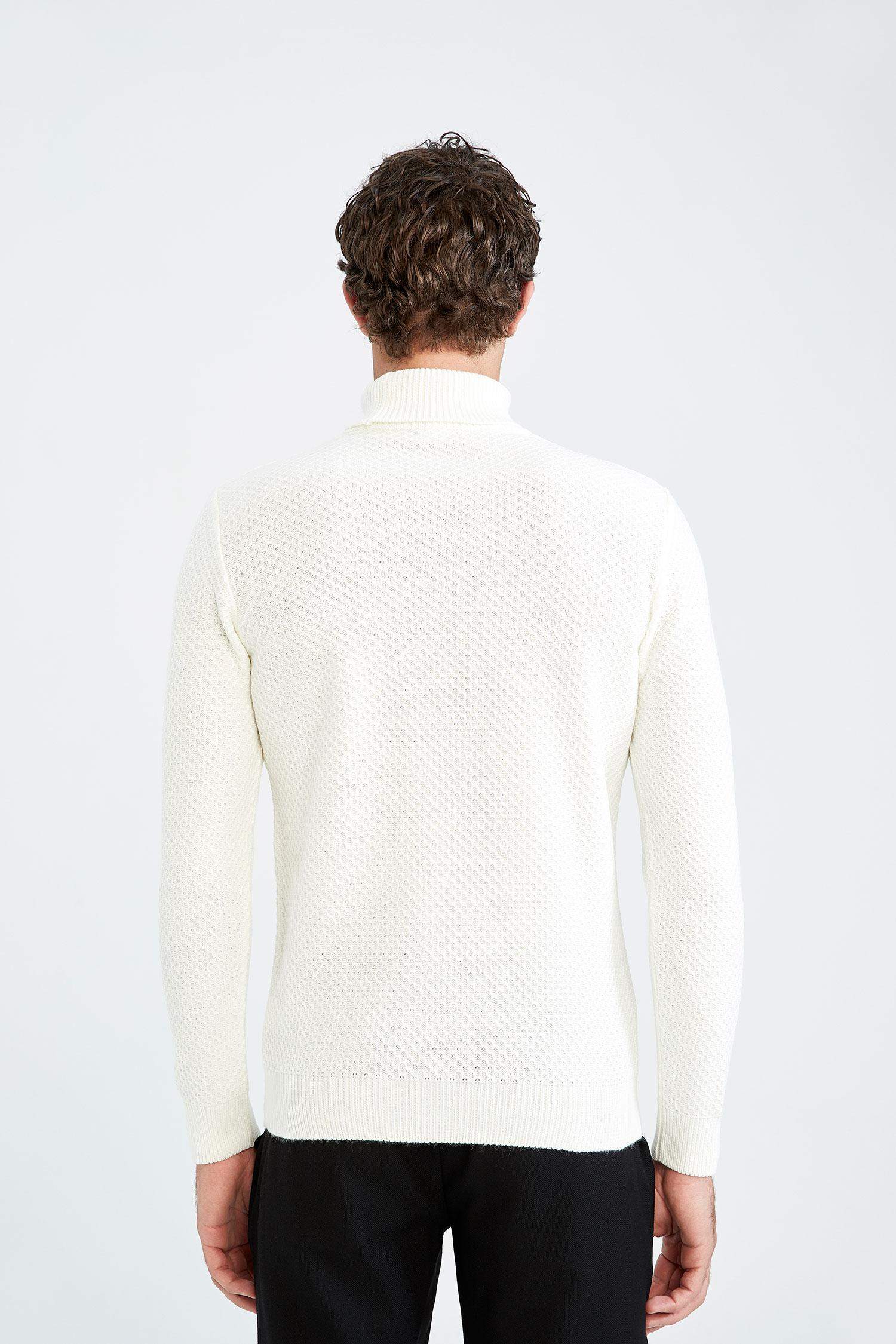 بلوفر تريكو هاي كول قصة عادية