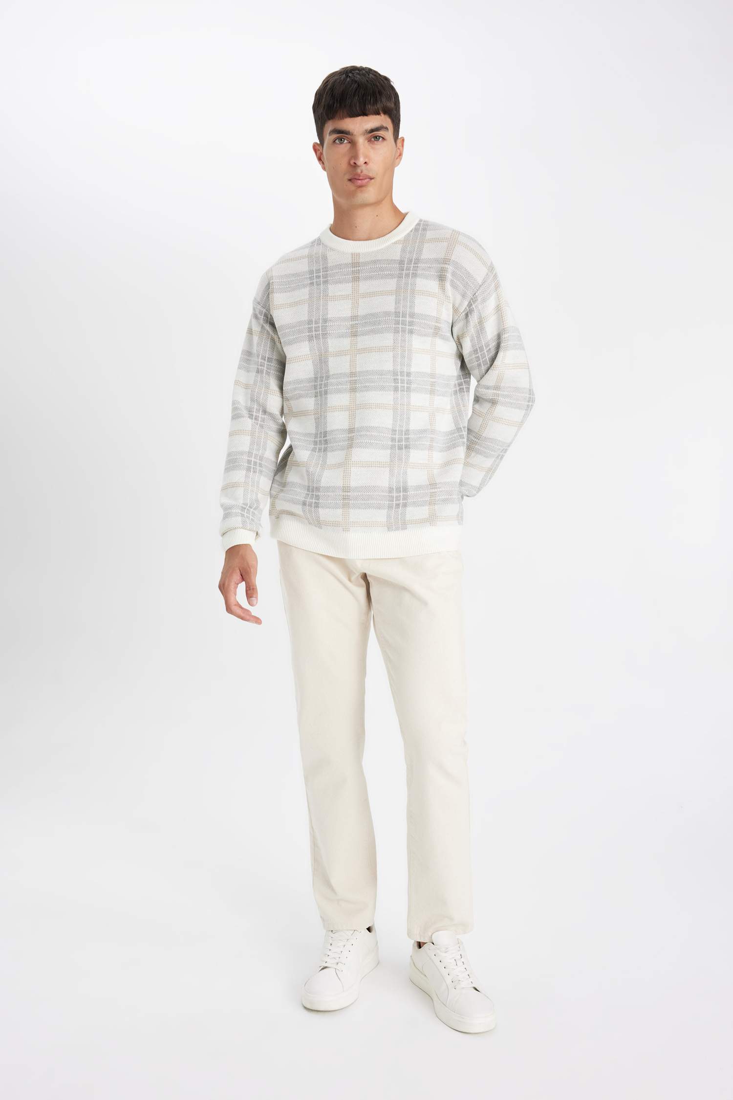 بلوفر تريكو قصة مريحة برقبة مستديرة