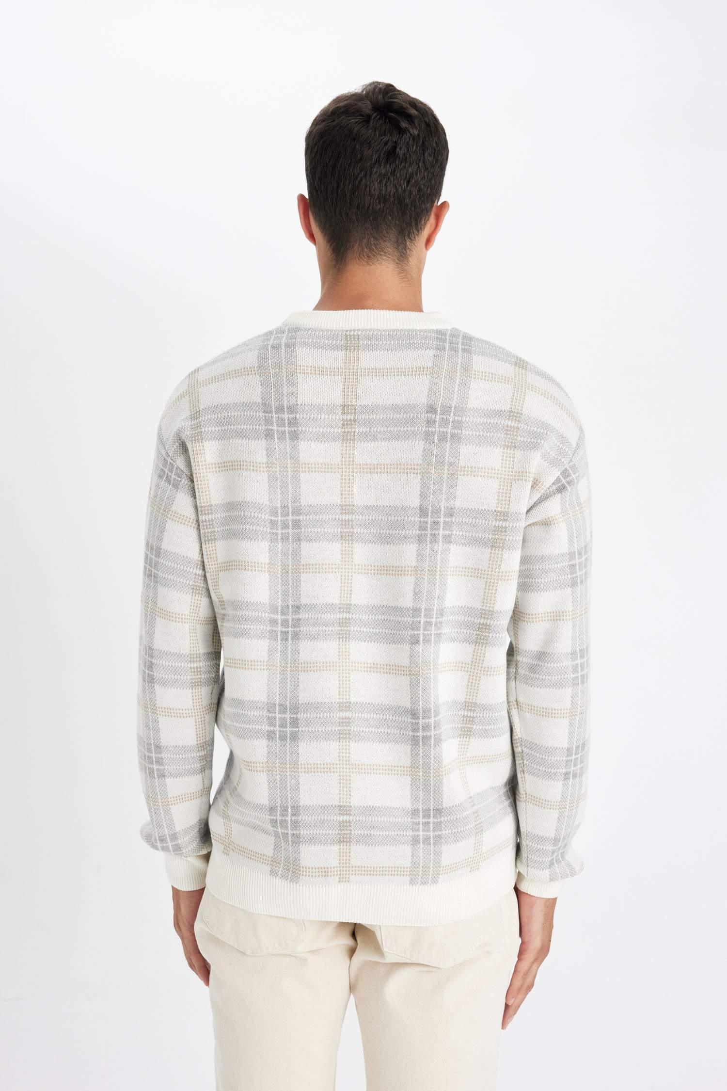 بلوفر تريكو قصة مريحة برقبة مستديرة