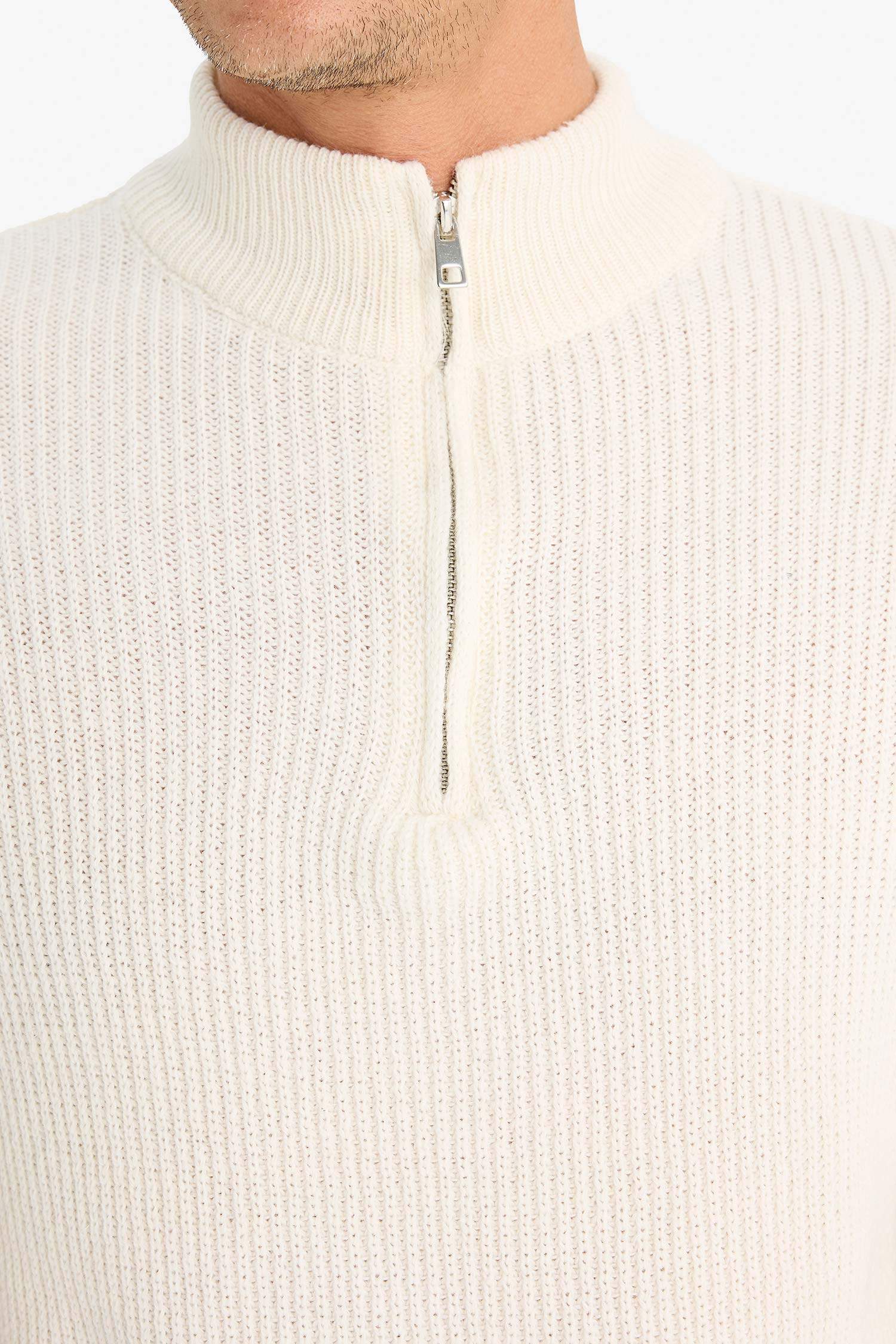 Relax Fit Renk Bloklu Dik Yaka Yarım Fermuarlı Triko Kazak