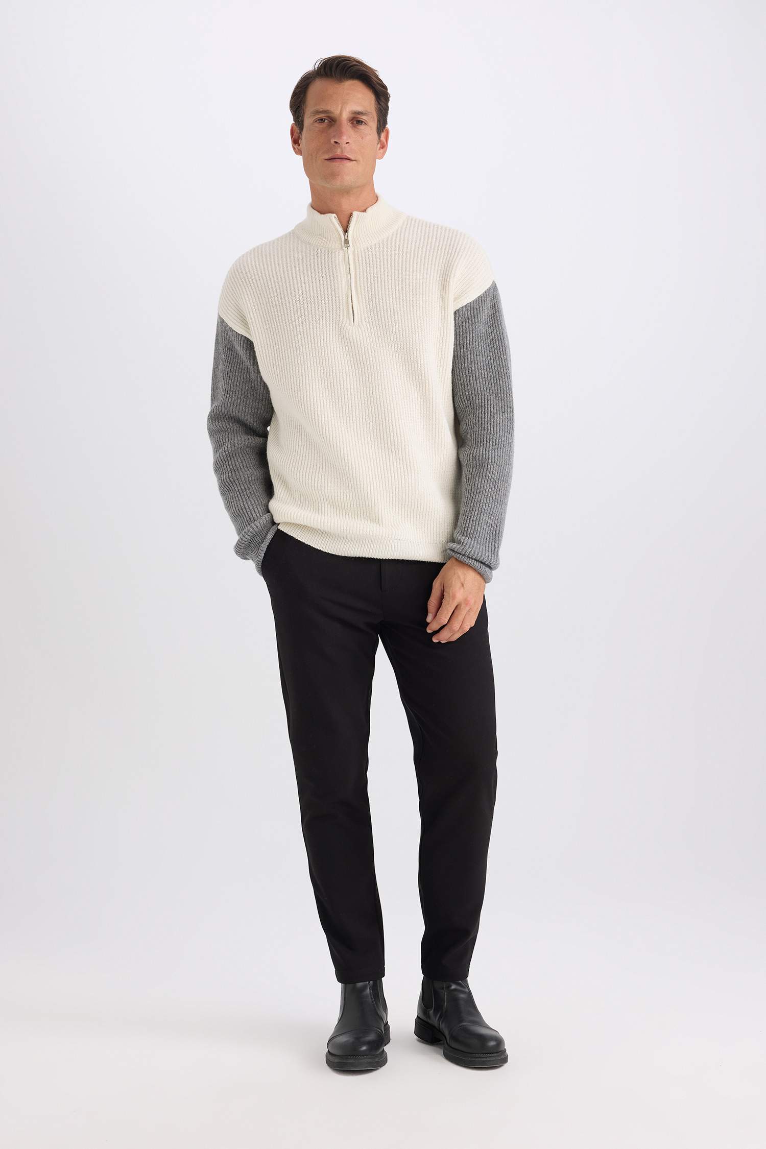 Relax Fit Renk Bloklu Dik Yaka Yarım Fermuarlı Triko Kazak