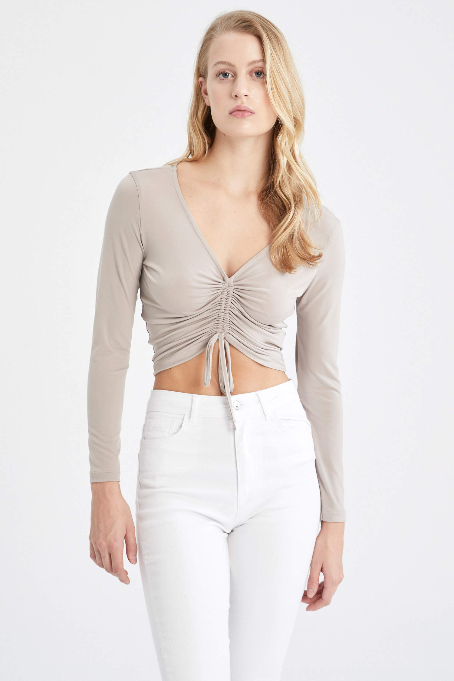 Beige WOMAN Fitted V Neck Long Sleeve Ruched Crop Top 2522533 | DeFacto