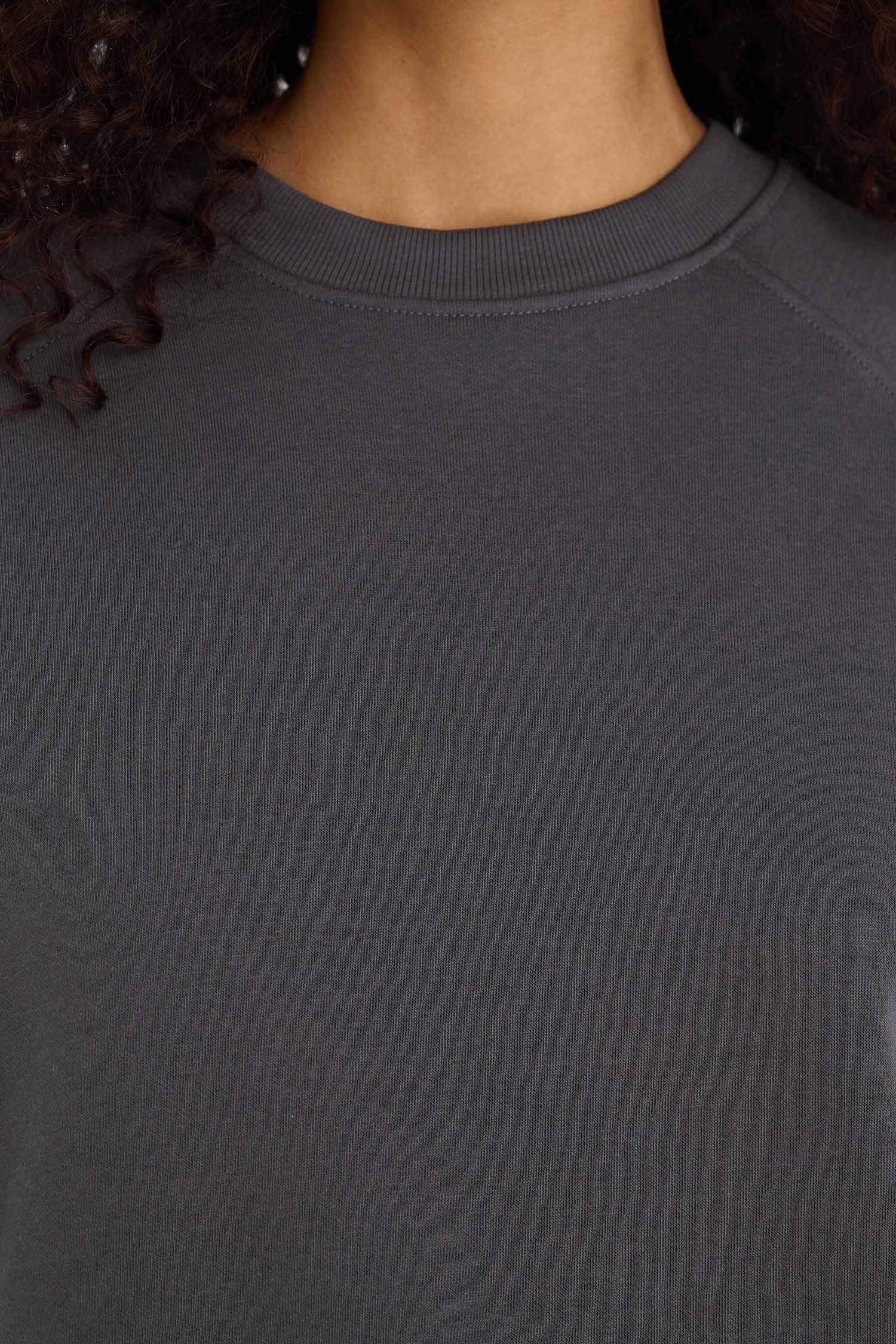 سويت شيرت بيزك اوفر سايز برقبة مستديرة