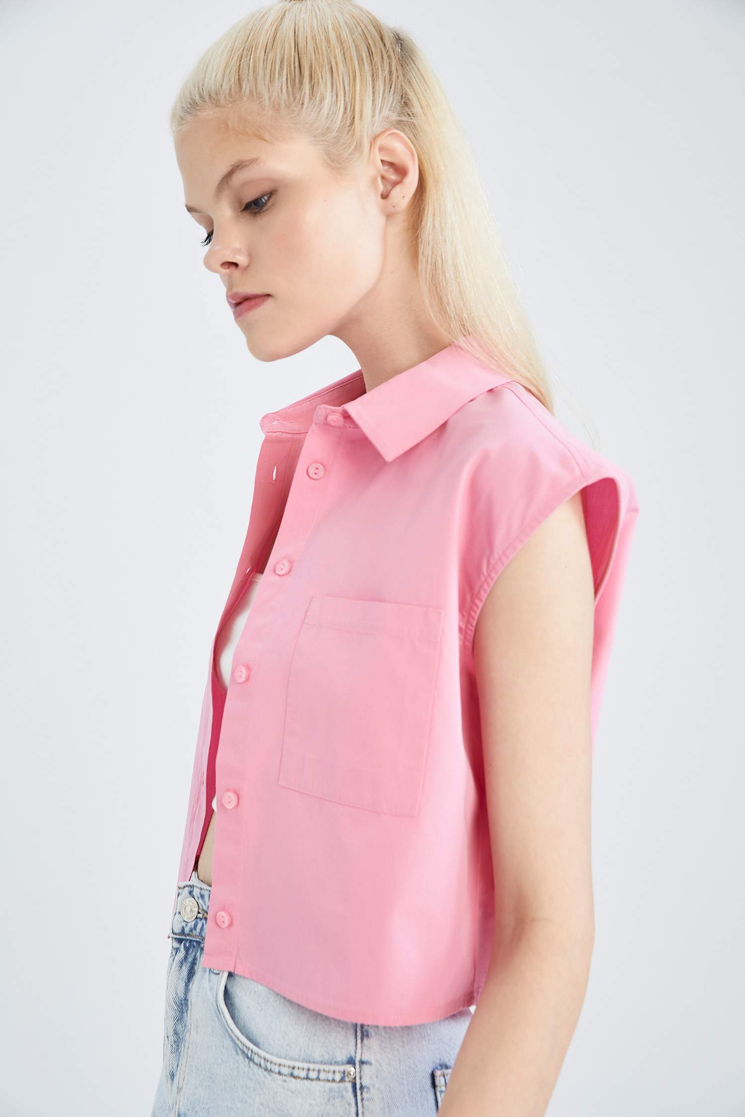 Pink WOMAN Crop Shirt Collar Poplin Sleeveless Shirt 2542055 DeFacto