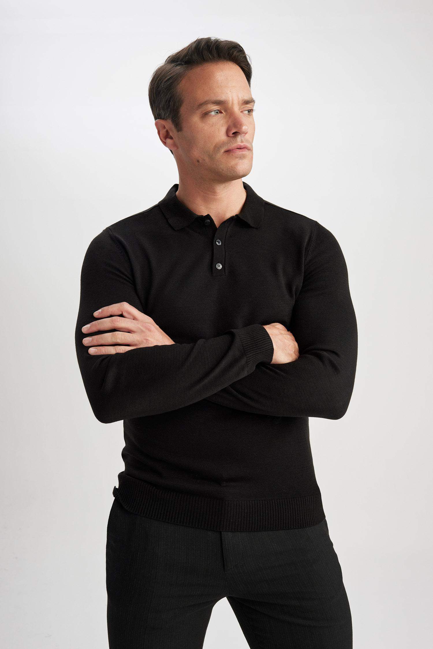 Свитер приталенного кроя с воротником поло