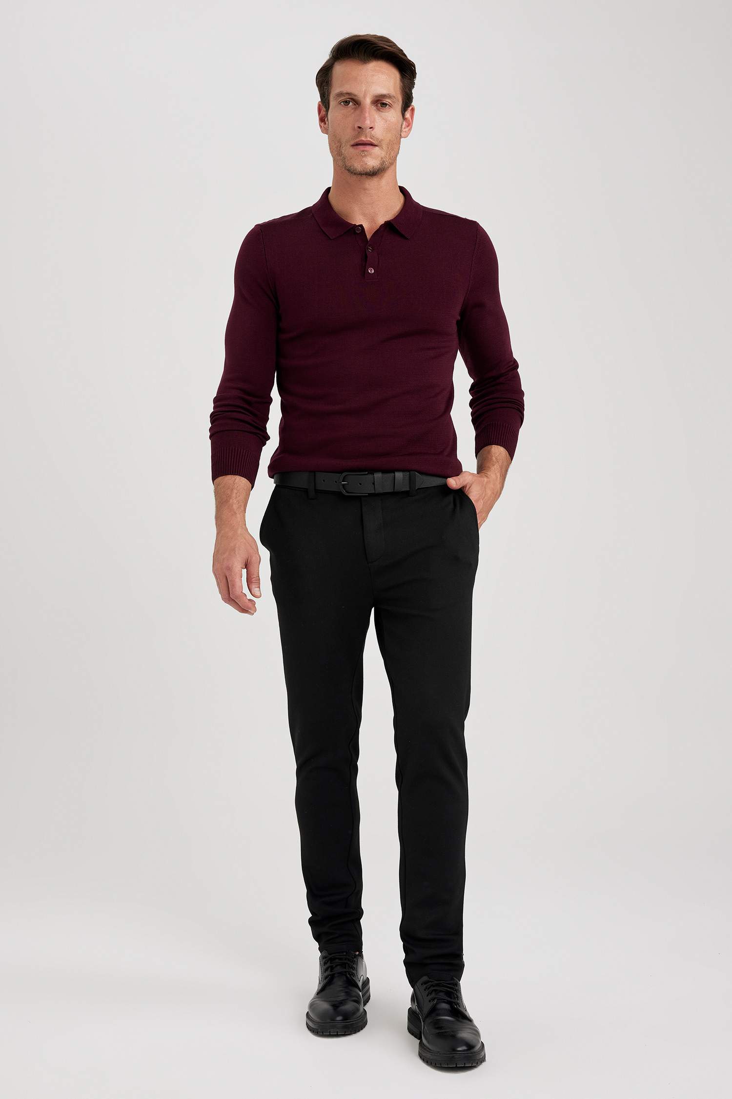 Пуловер приталенного кроя с поло воротником из трикотажа для мужчин