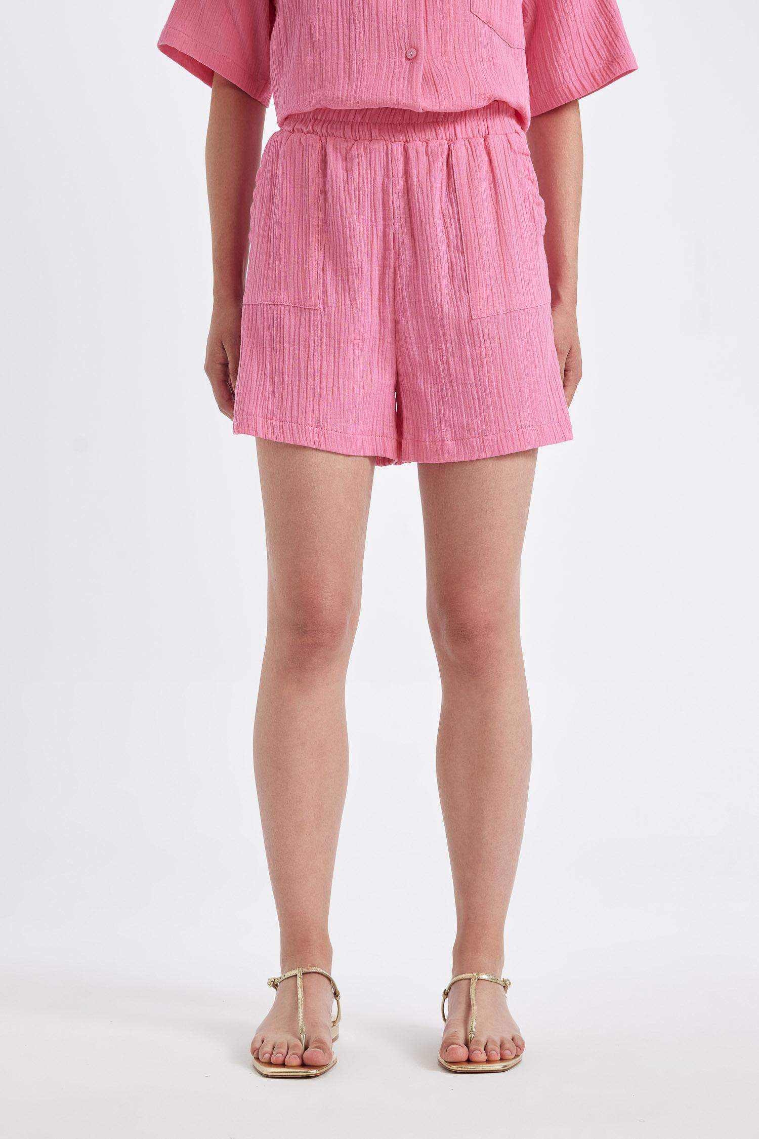 شورت كابري قصة عادية بخصر عادي بساق قصير