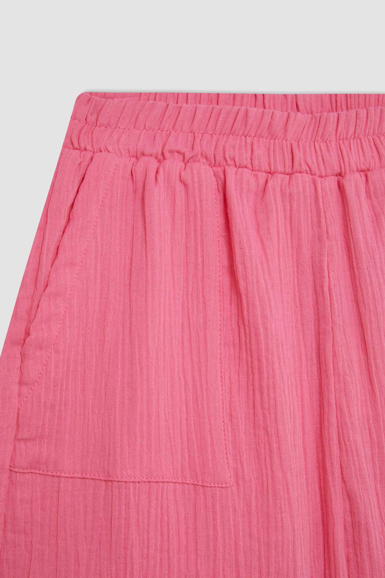 شورت كابري قصة عادية بخصر عادي بساق قصير